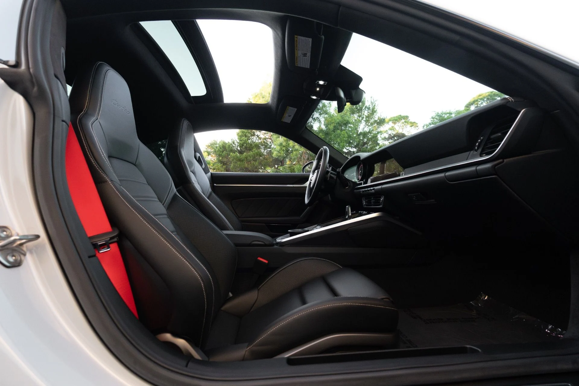 mph055_2884937333_Used_2024_Porsche_911_Turbo_1762281596_c1c754bfd6