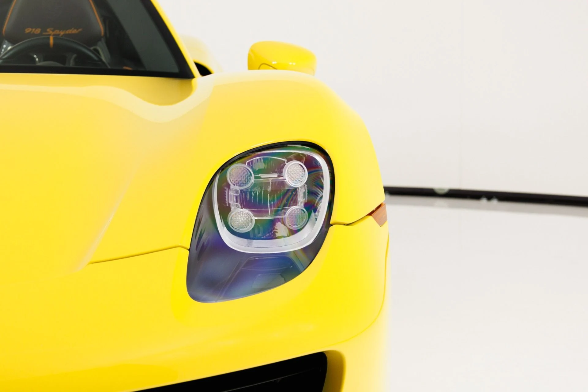 mph055_2917924891_Used_2015_Porsche_918_Spyder_1789427640_ea875d1c23