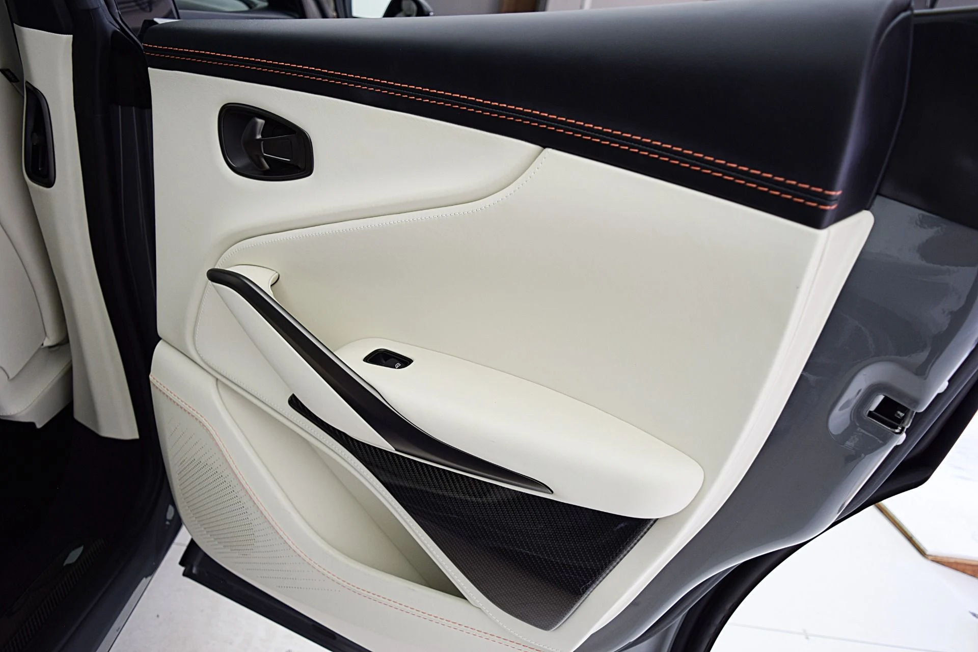 mph055_2920811972_Used_2022_Aston_Martin_DBX_77127569bf