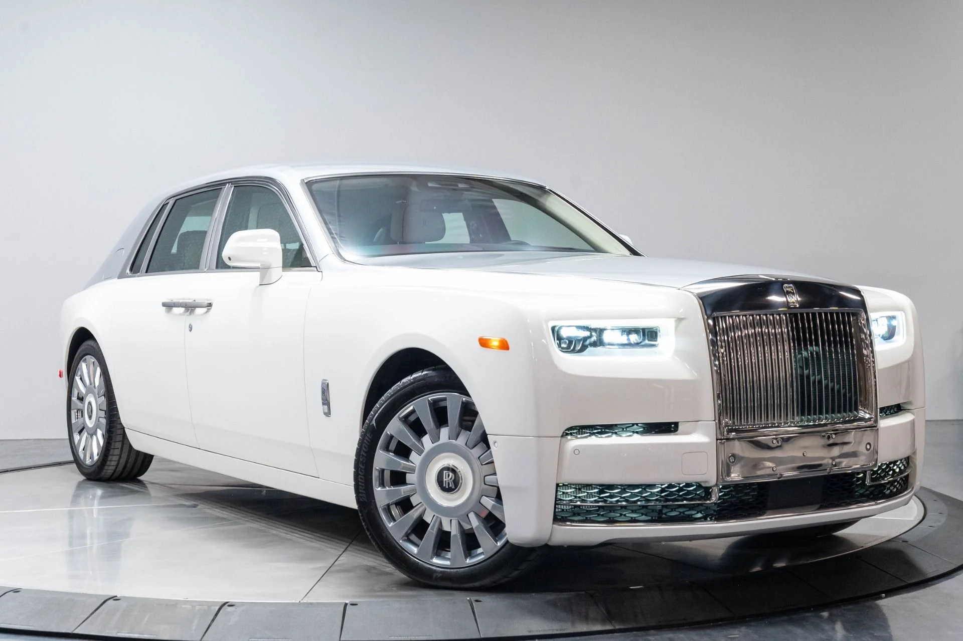 mph055_2922488854_Used_2019_Rolls_Royce_Phantom_1784063951_d081623a6e