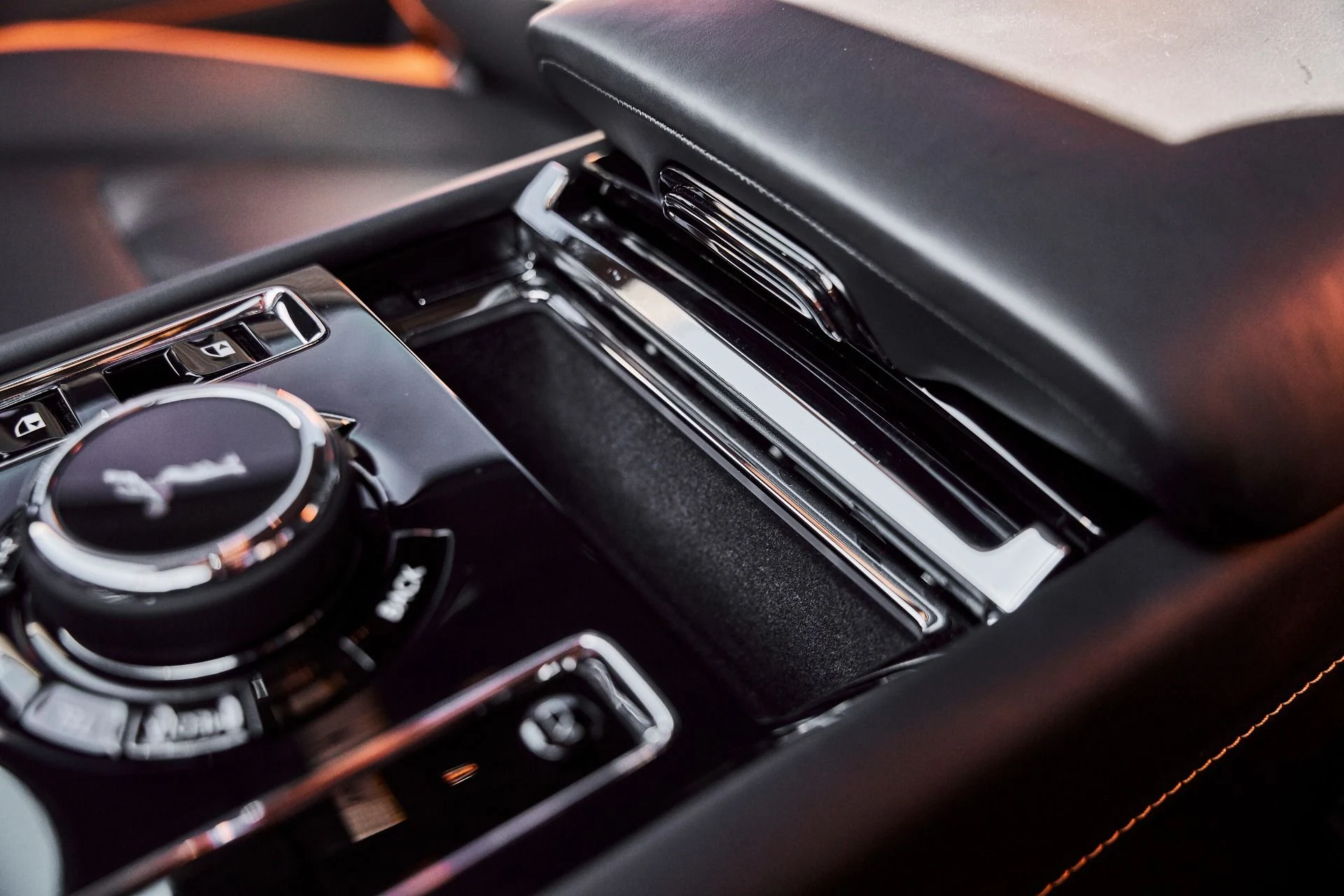 mph055_2937393154_Used_2025_Rolls_Royce_Spectre_Base_1775246570_a9357d7763