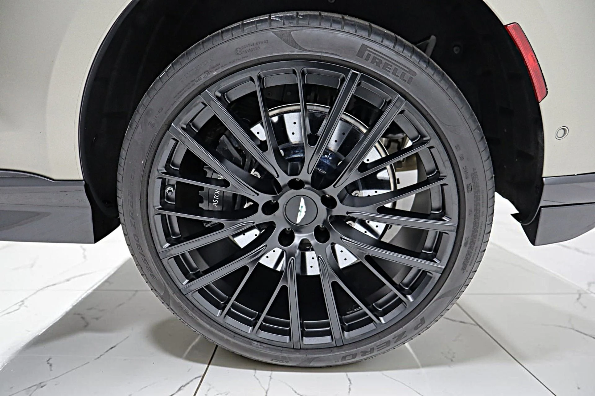 mph055_2965519524_Used_2023_Aston_Martin_DBX_707_06110ed510