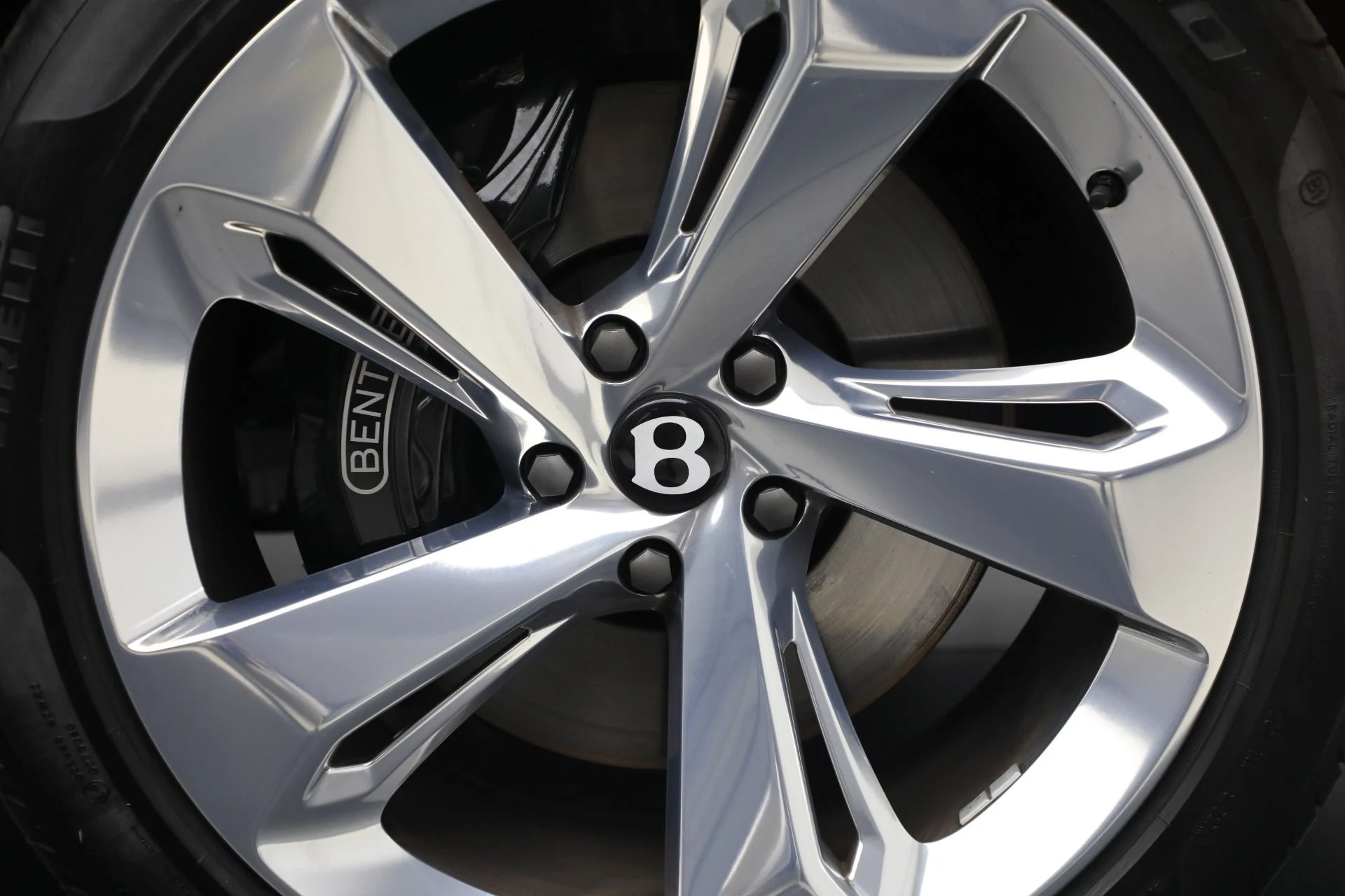 mph055_2973749702_Used_2024_Bentley_Bentayga_EWB_Azure_V8_a7e78b8db7