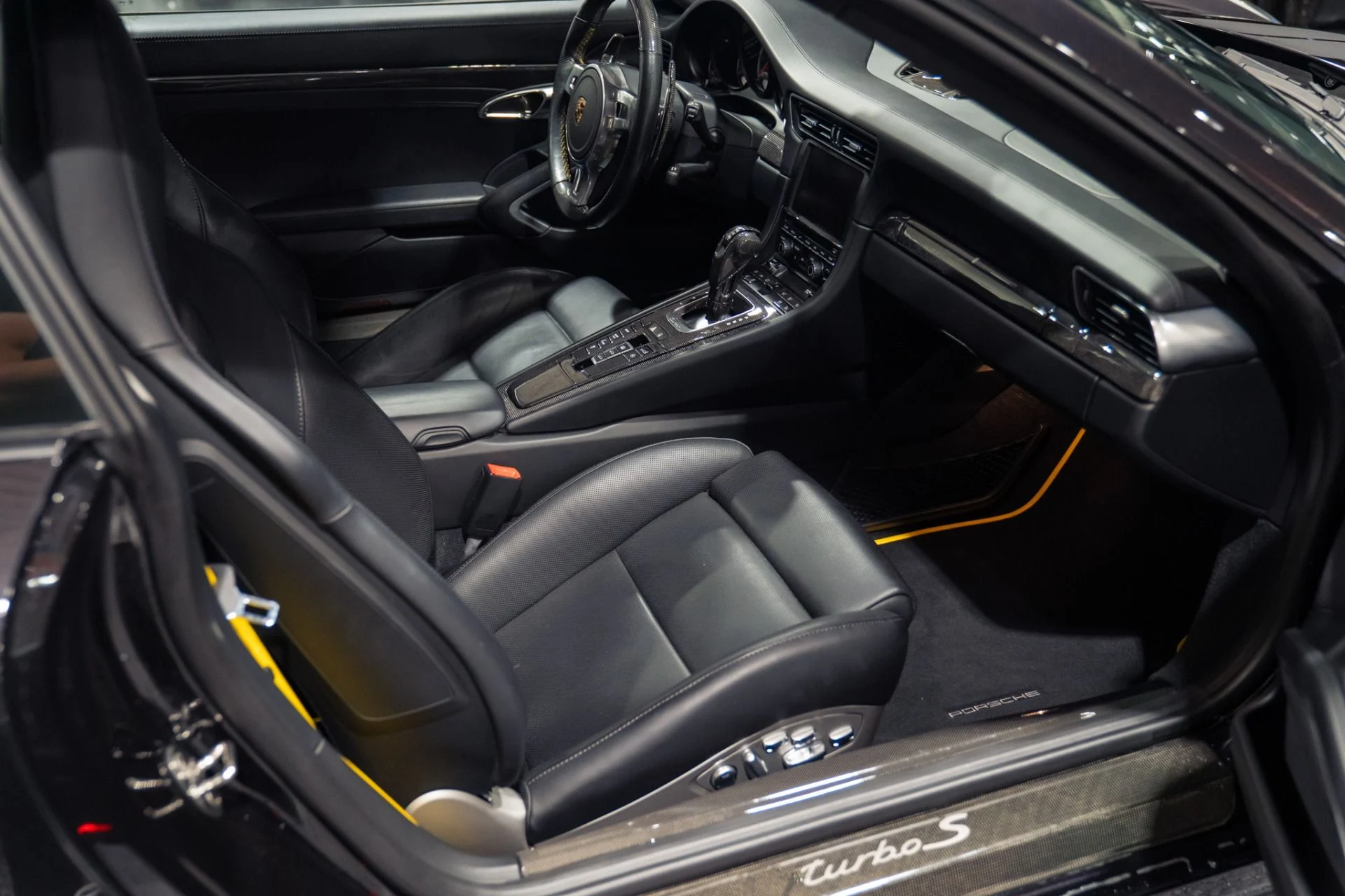 mph055_3009578896_Used_2014_Porsche_911_Turbo_S_Full_Carbon_Kit_1789225154_dc4585651f