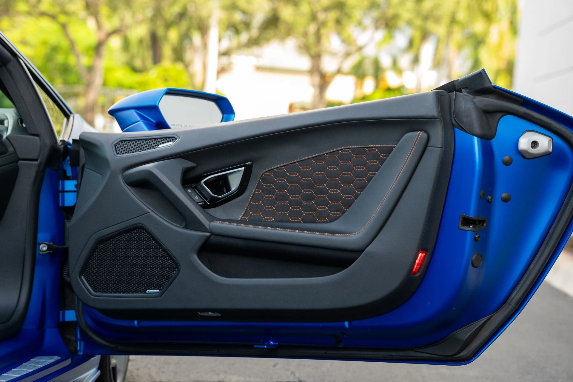 mph055_301306493_Used_2023_Lamborghini_Huracan_EVO_Spyder_1763055563_8a6fa730b3