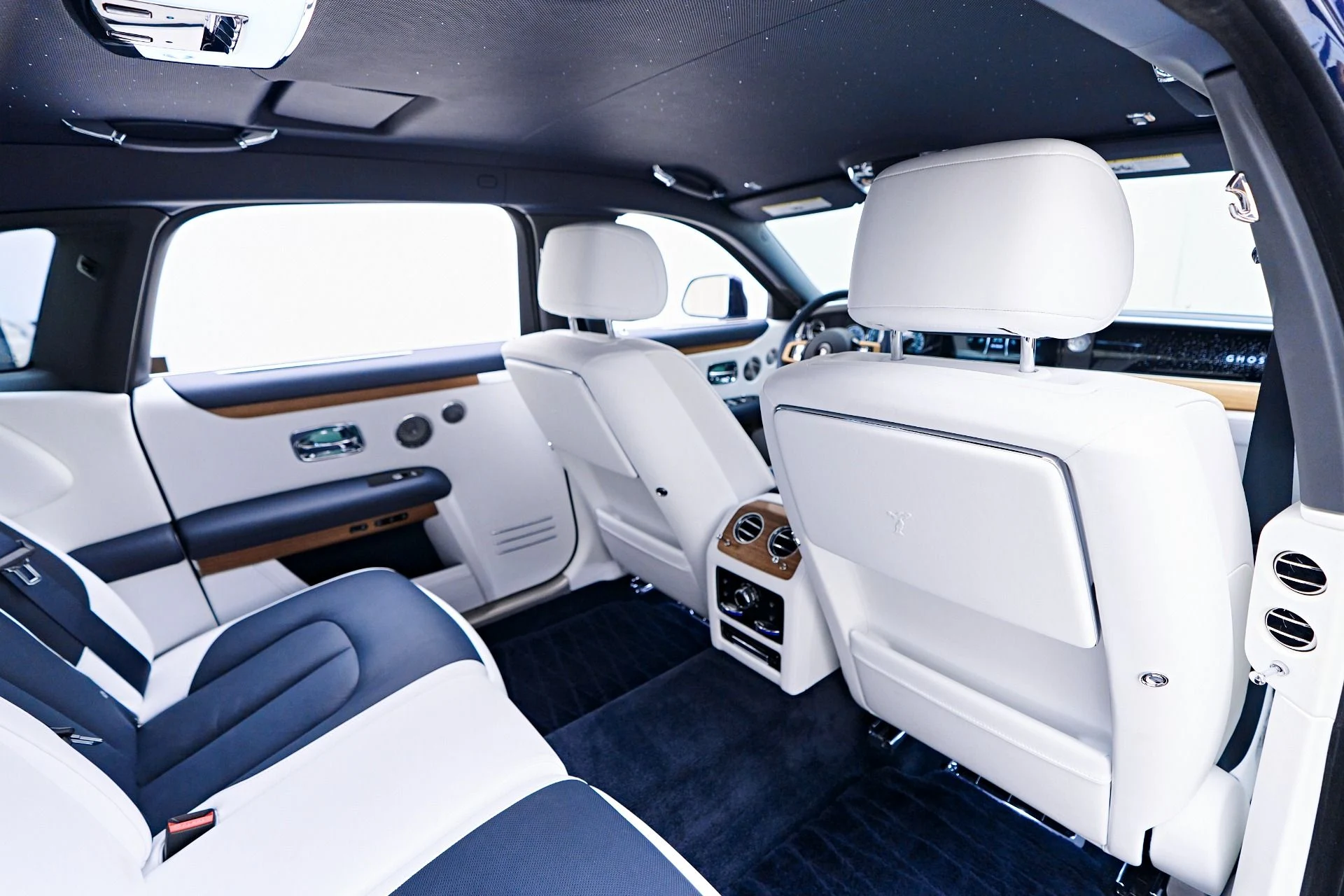 mph055_3017504411_Used_2023_Rolls_Royce_Ghost_1755200436_bebfa8a0a3
