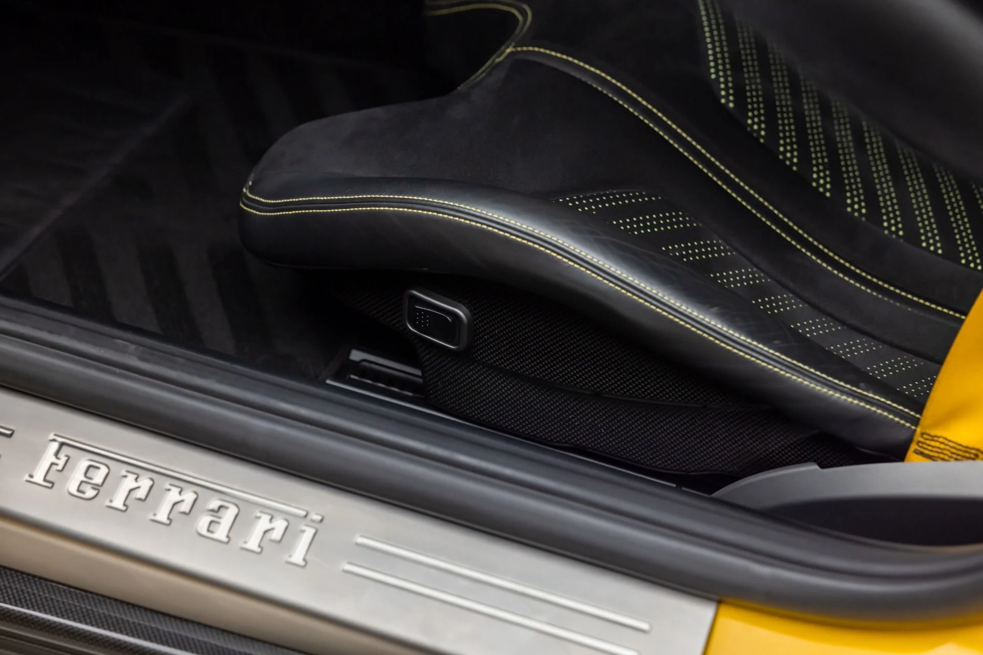 mph055_306395842_Used_2014_Ferrari_F12berlinetta_1766171664_d44cff1c4d