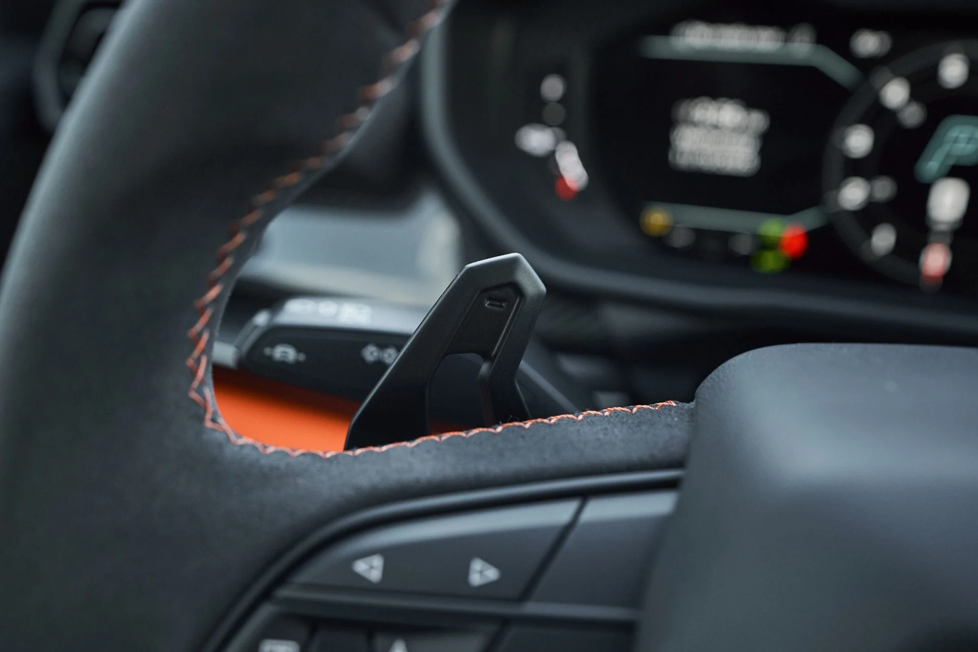 mph055_3088196188_Used_2025_Lamborghini_Urus_SE_1763605040_6a69309379