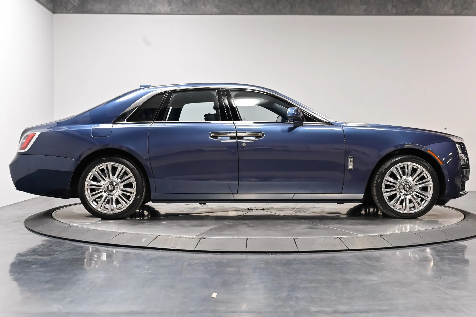 mph055_3147893046_Used_2021_Rolls_Royce_Ghost_Base_1788893206_9de5187597