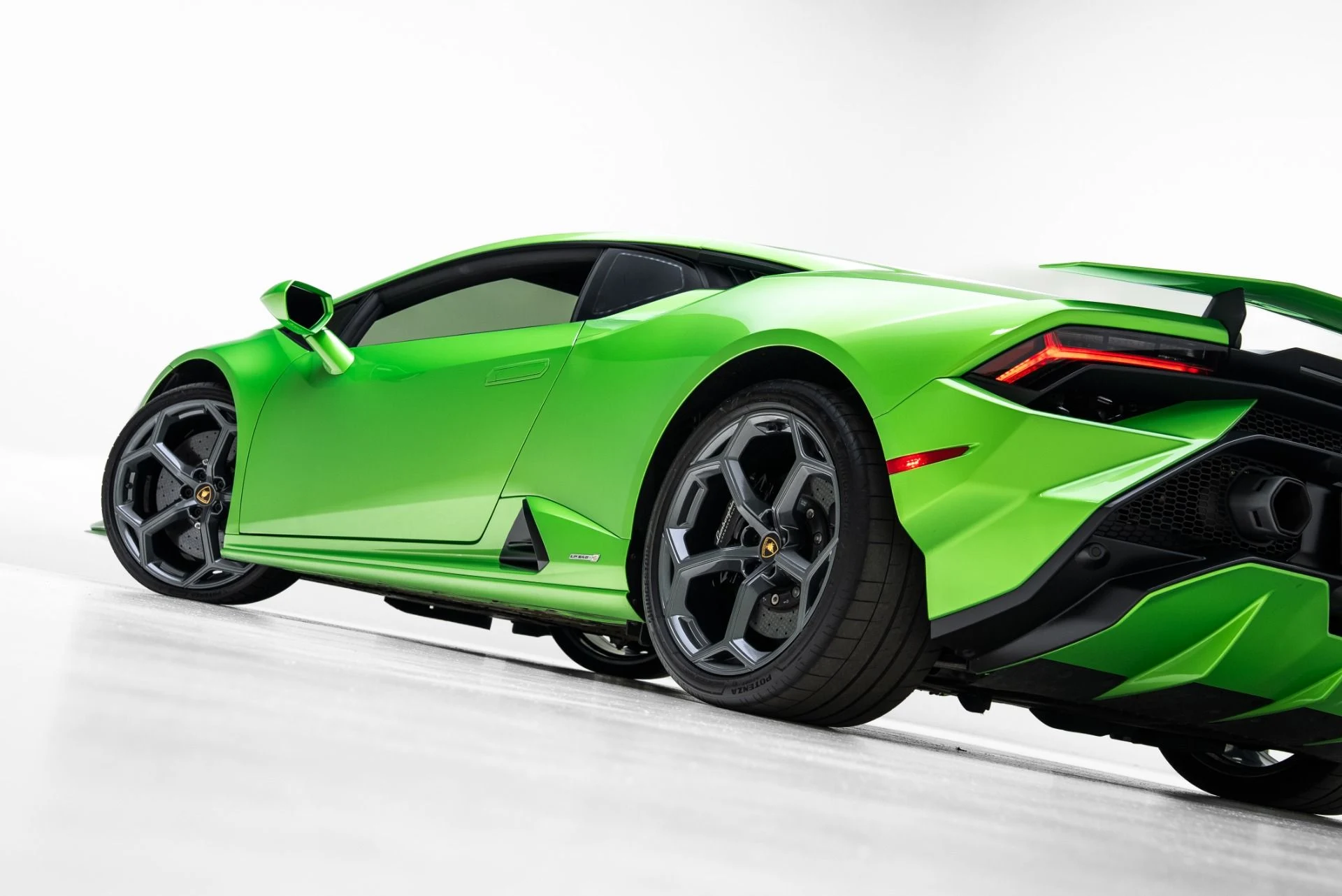 mph055_3201370001_Used_2023_Lamborghini_Huracan_Tecnica_1775770817_b6fd4304d7