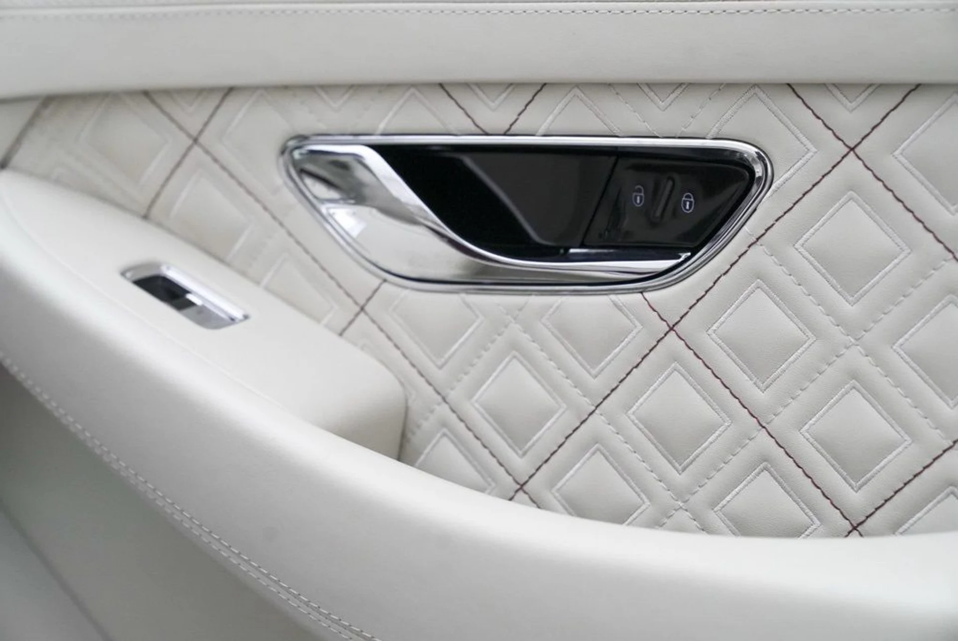 mph055_32209207_wvpo52ah50e4nxkyzafntlgavvi8_4484087885