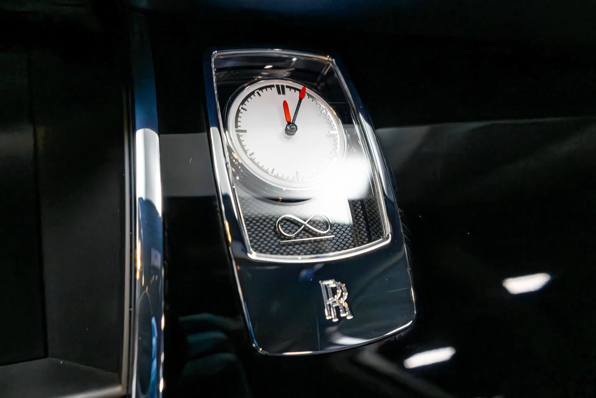 mph055_3221229461_Used_2017_Rolls_Royce_Ghost_Black_Badge_1764012368_ecd4e1b1cd