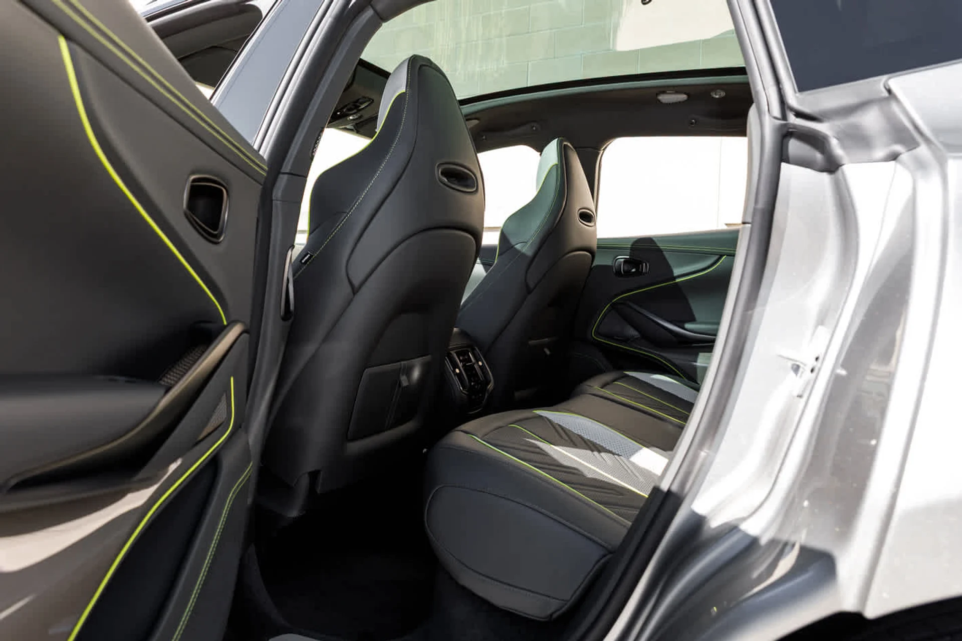 mph055_3229399235_56_44011d64ee