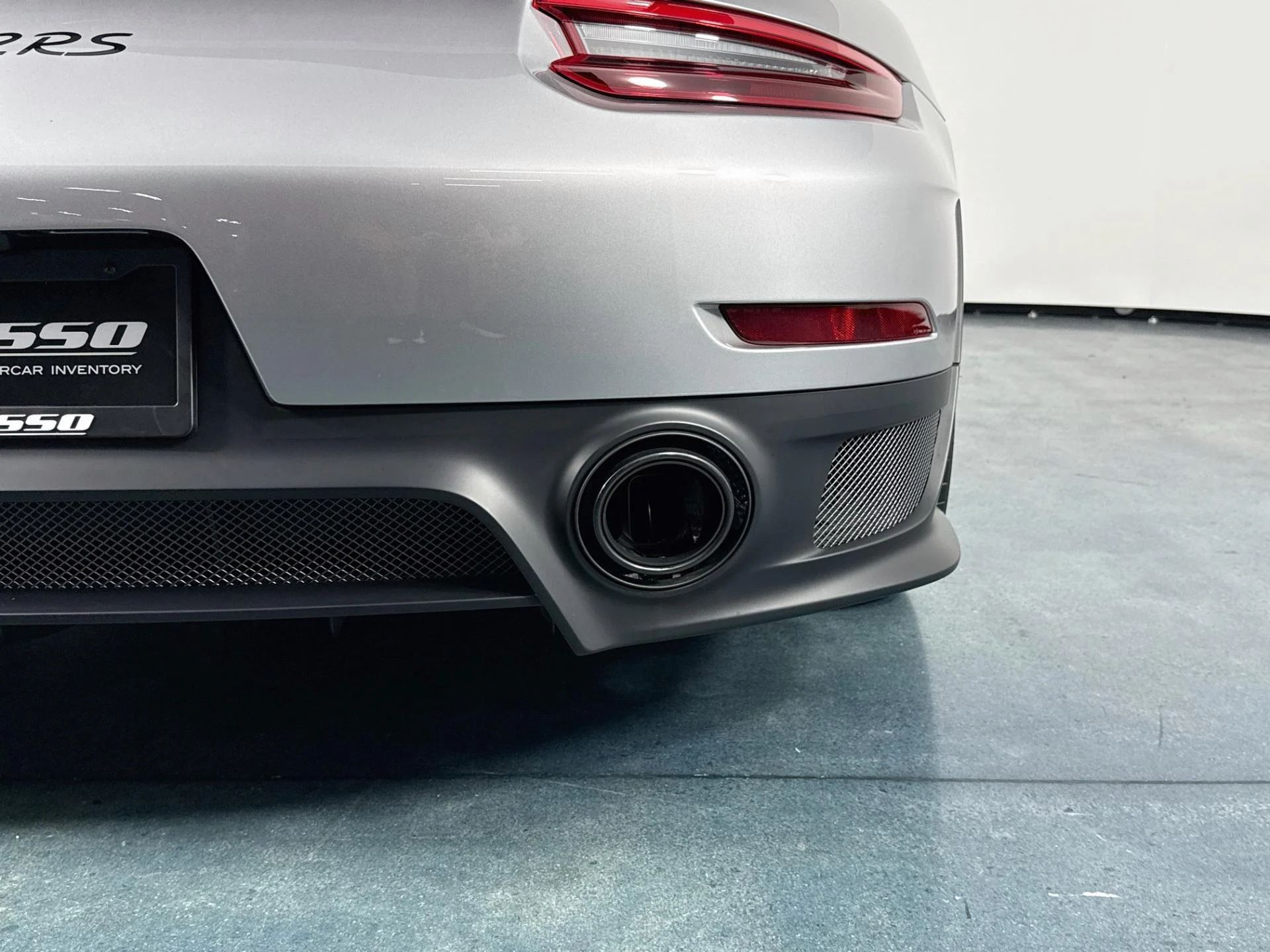 mph055_3250196681_Used_2018_Porsche_911_GT_2_RS_1785871802_61127383df