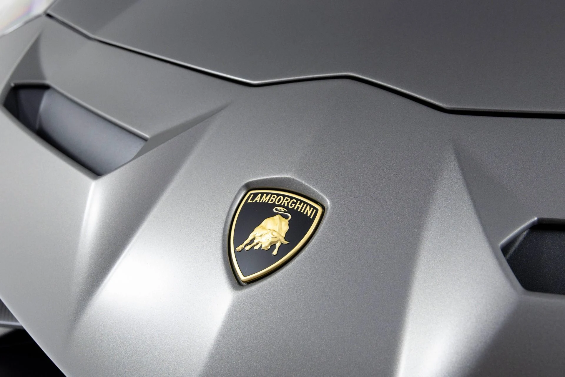 mph055_3254613419_Used_2020_Lamborghini_Aventador_SVJ_1759430150_10b9be1269