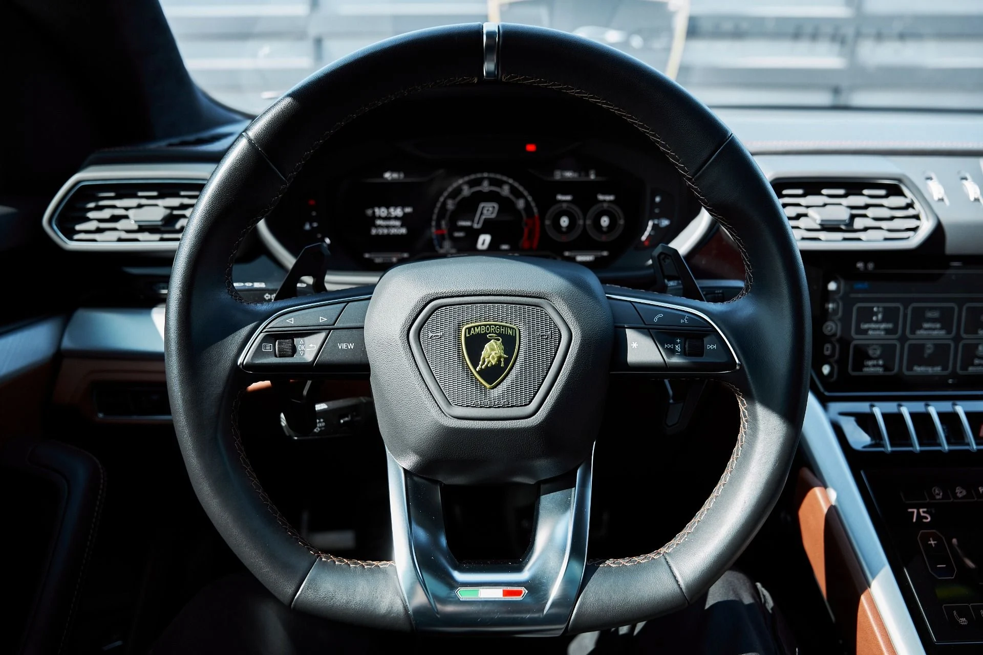 mph055_3257491215_Used_2023_Lamborghini_Urus_S_1771891321_d00df65e4e