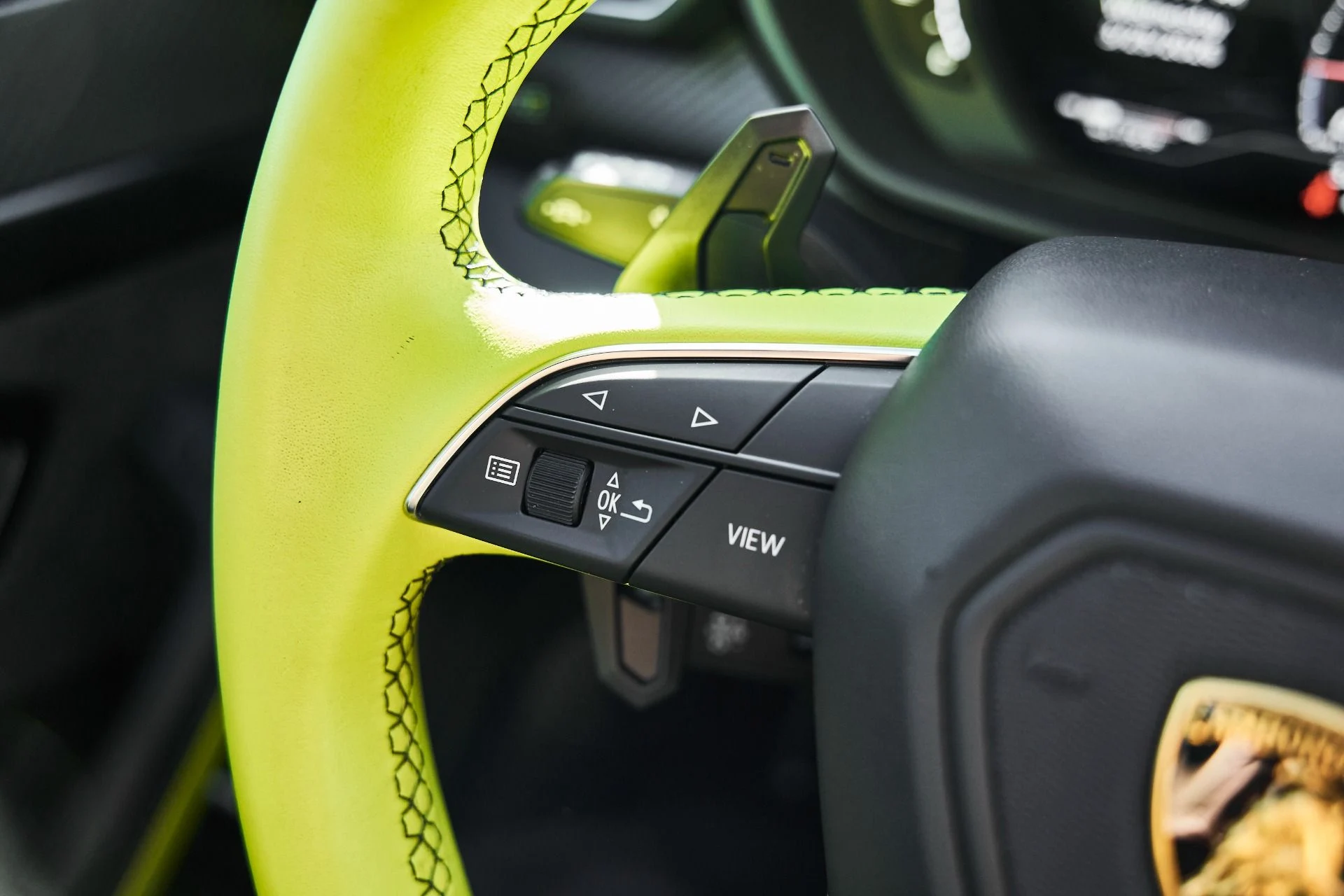 mph055_3262667984_Used_2022_Lamborghini_Urus_1774548660_f2caf5ccc1