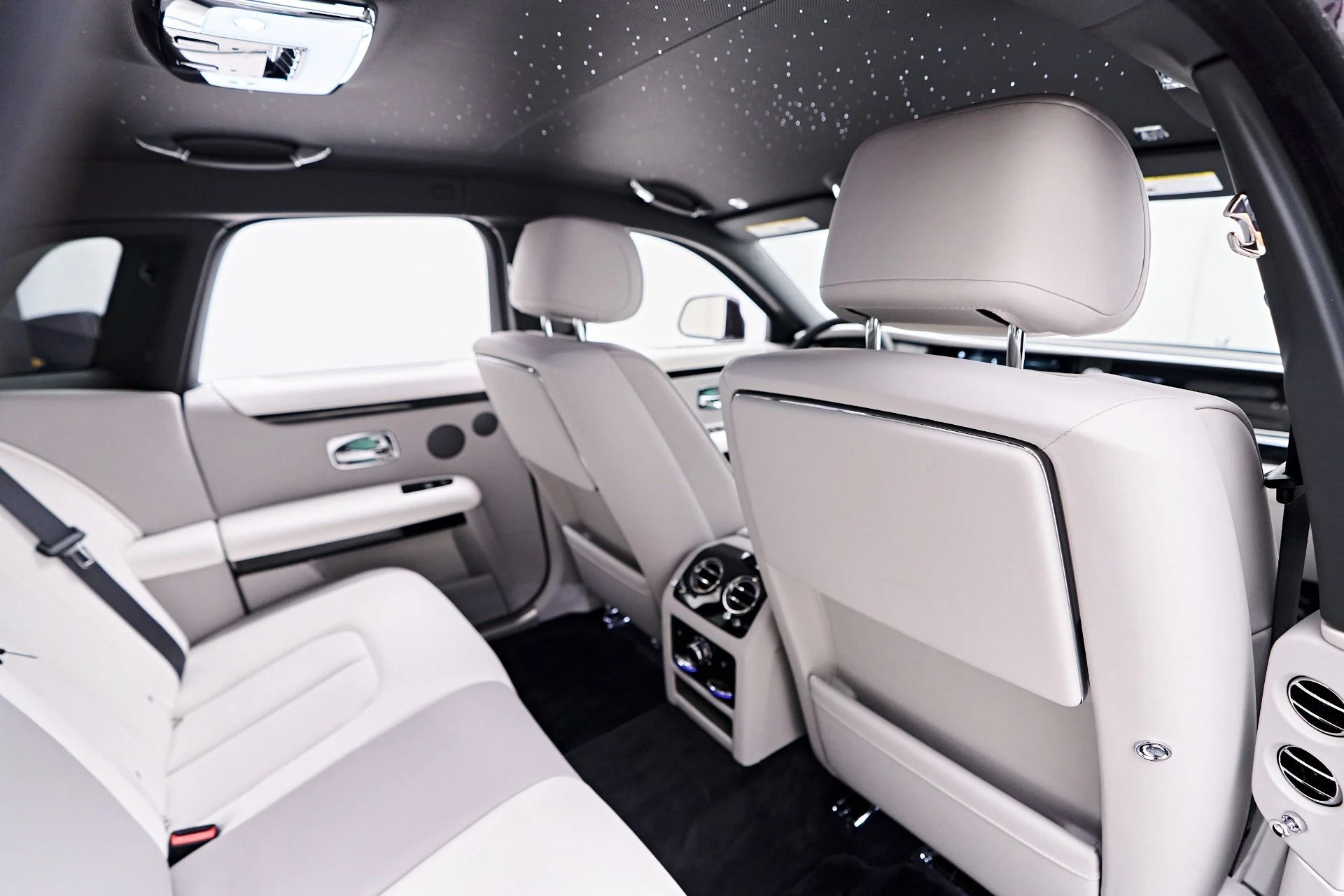 mph055_3270489326_Used_2024_Rolls_Royce_Ghost_Base_1752169894_3d87084a63