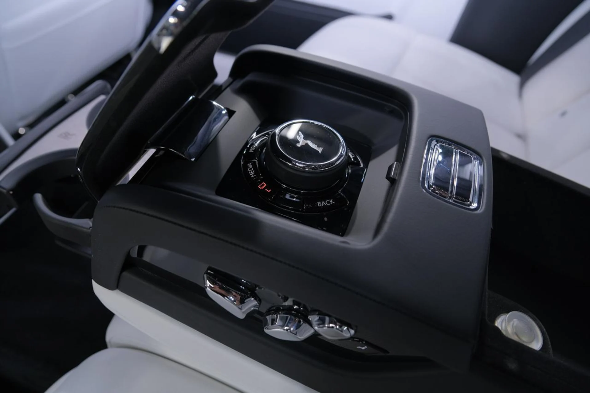 mph055_3300734384_3b981aeaebd0e3428300a363c6a51963_260f7b78bc