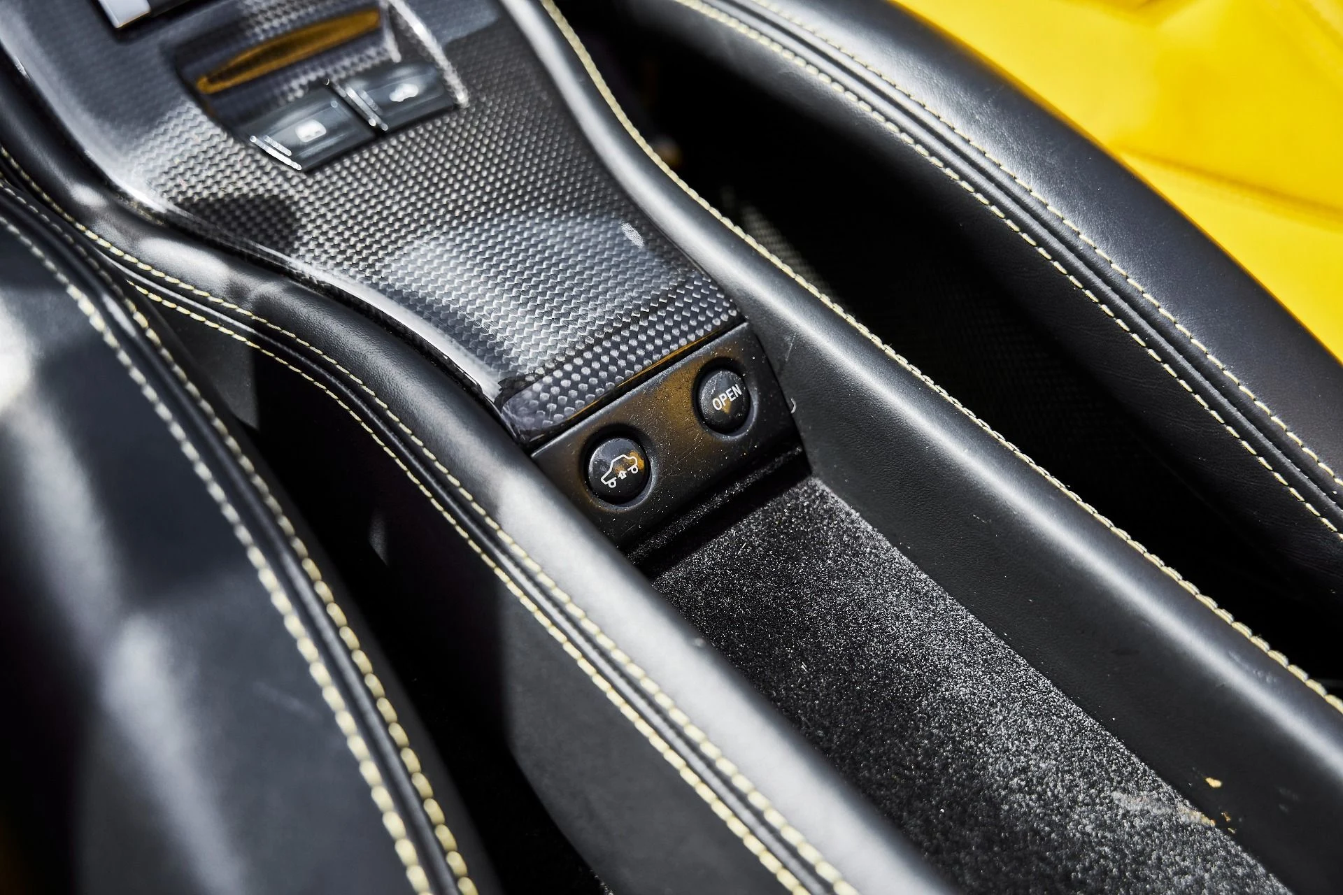 mph055_3345424210_Used_2013_Ferrari_458_Spider_Base_1778089120_93c6033f09