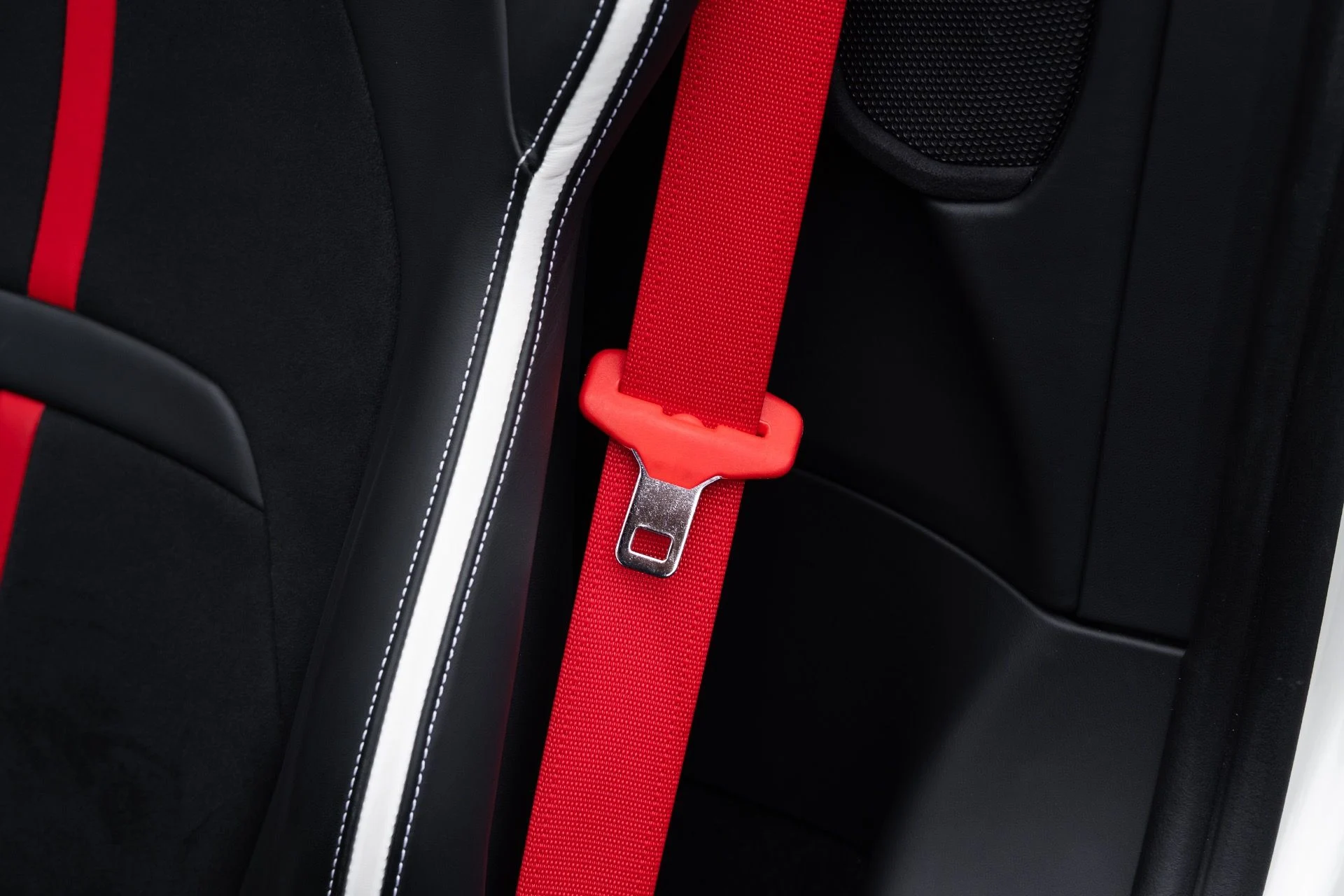 mph055_3353633265_Used_2024_Ferrari_SF_90_Spider_1775624639_378081ef3d