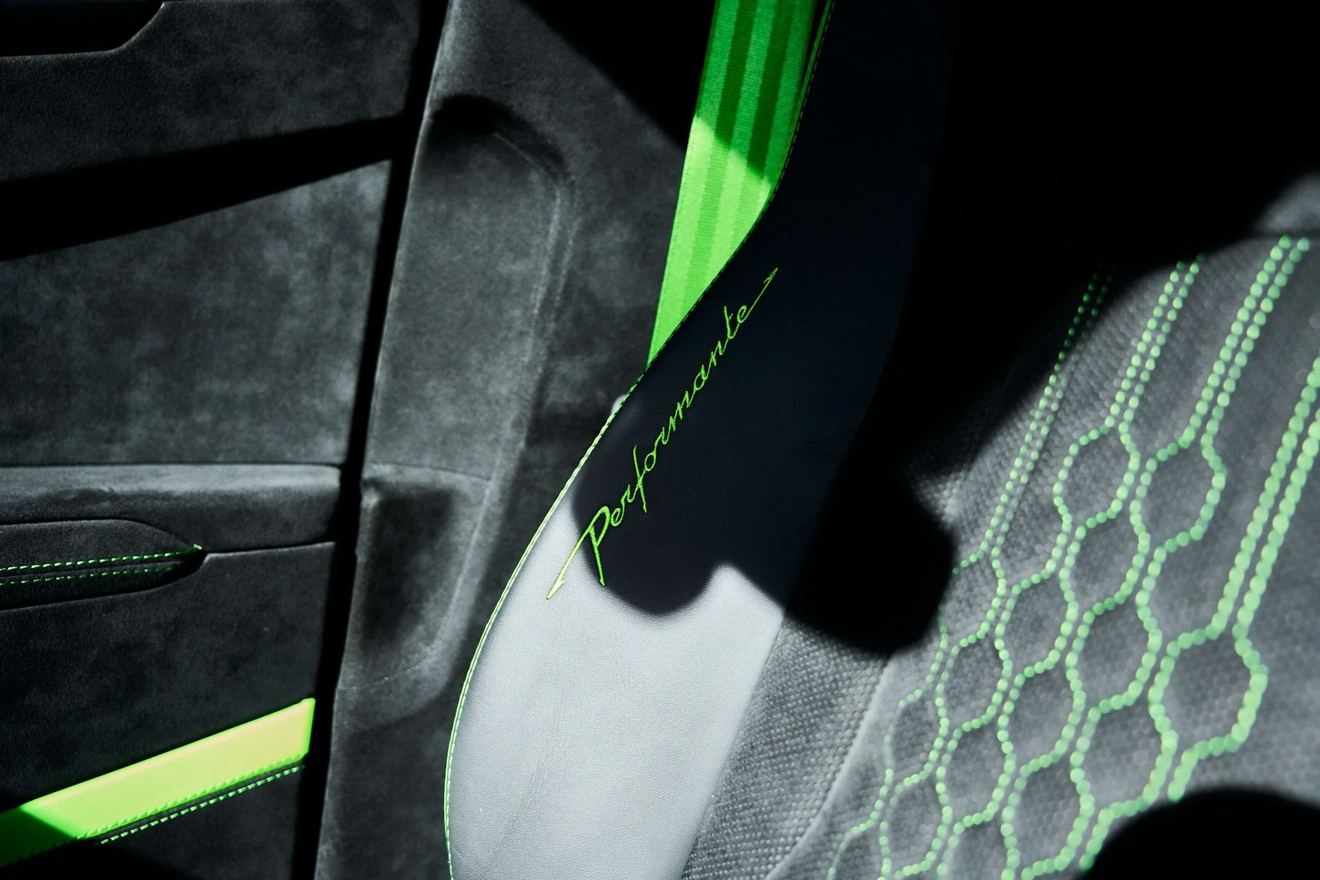 mph055_3361049389_Used_2024_Lamborghini_Urus_Performante_1772849135_8217d76ee5