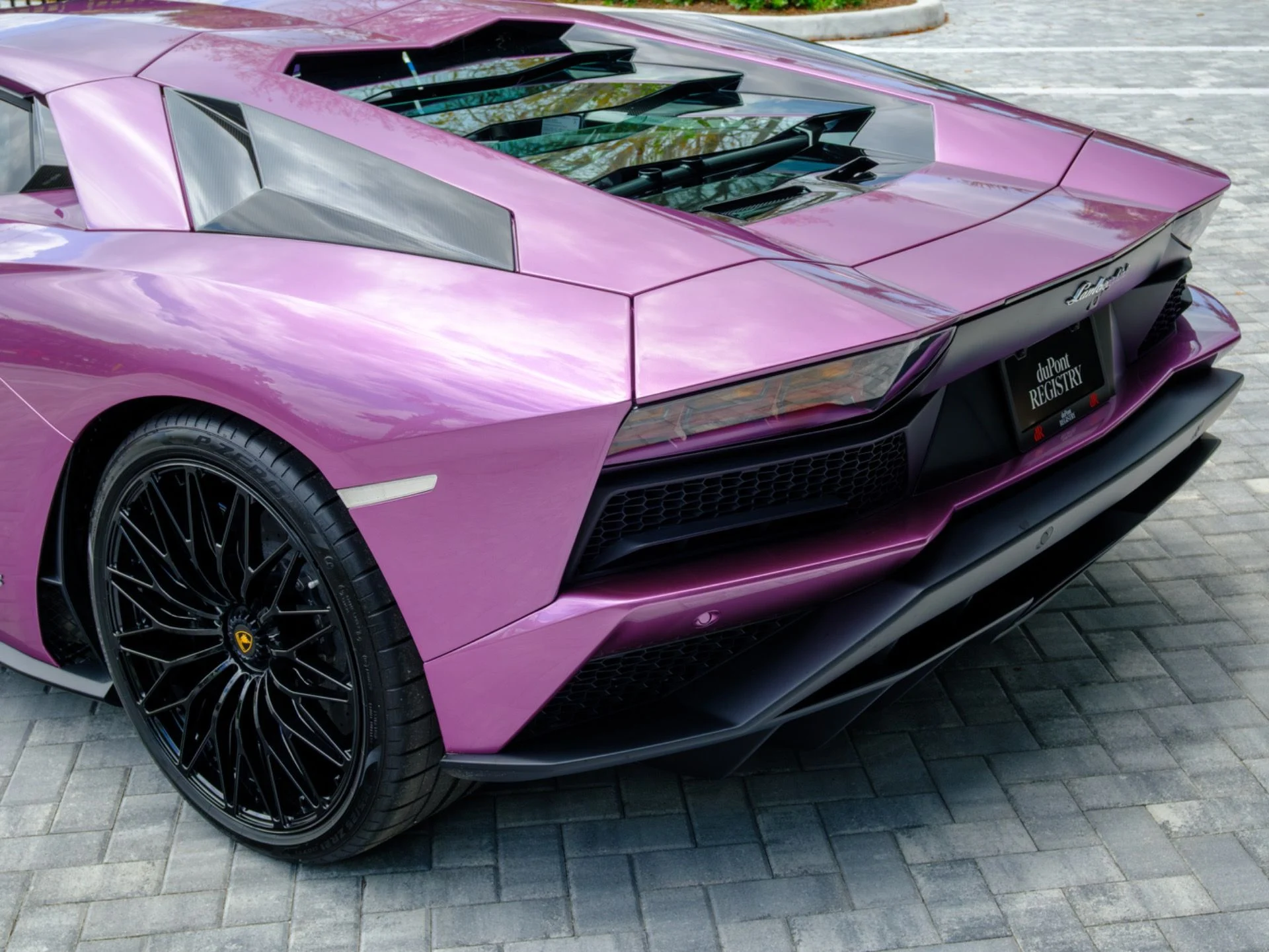 mph055_3361276948_Used_2018_Lamborghini_Aventador_S_1778520653_1101bd6808