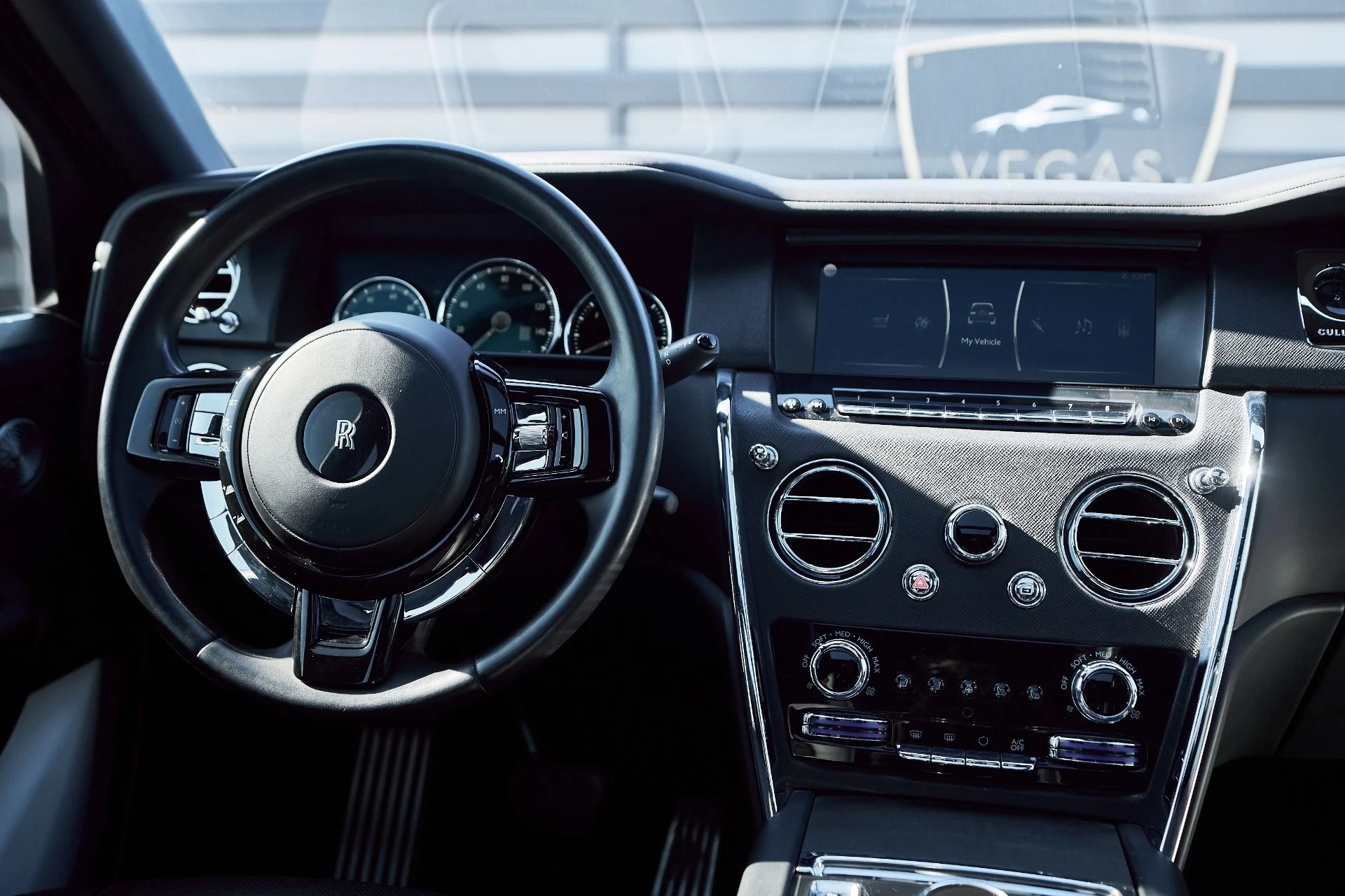 mph055_3387987318_Used_2019_Rolls_Royce_Cullinan_Base_1767201741_a04067fb7d