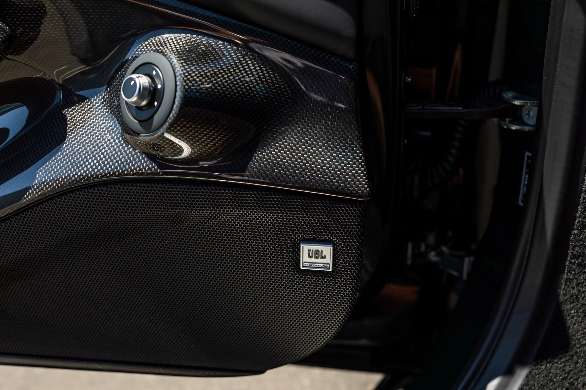 mph055_3425977079_Used_2022_Ferrari_F8_Tributo_1744415630_c0b66f3b1c