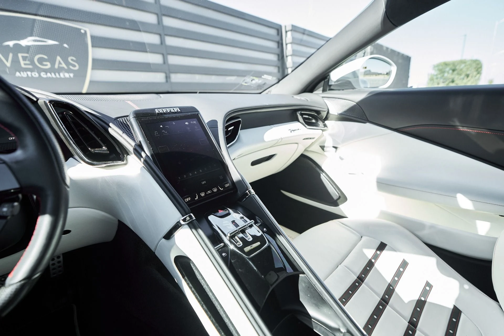 mph055_3435042482_Used_2022_Ferrari_Roma_Base_1764637285_426722d87e