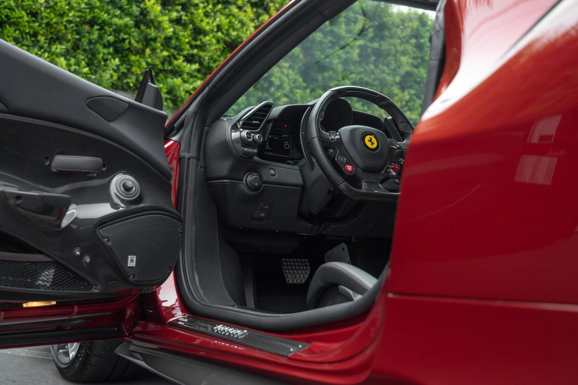 mph055_3459577775_Used_2019_Ferrari_488_Pista_1759877636_8a193127df