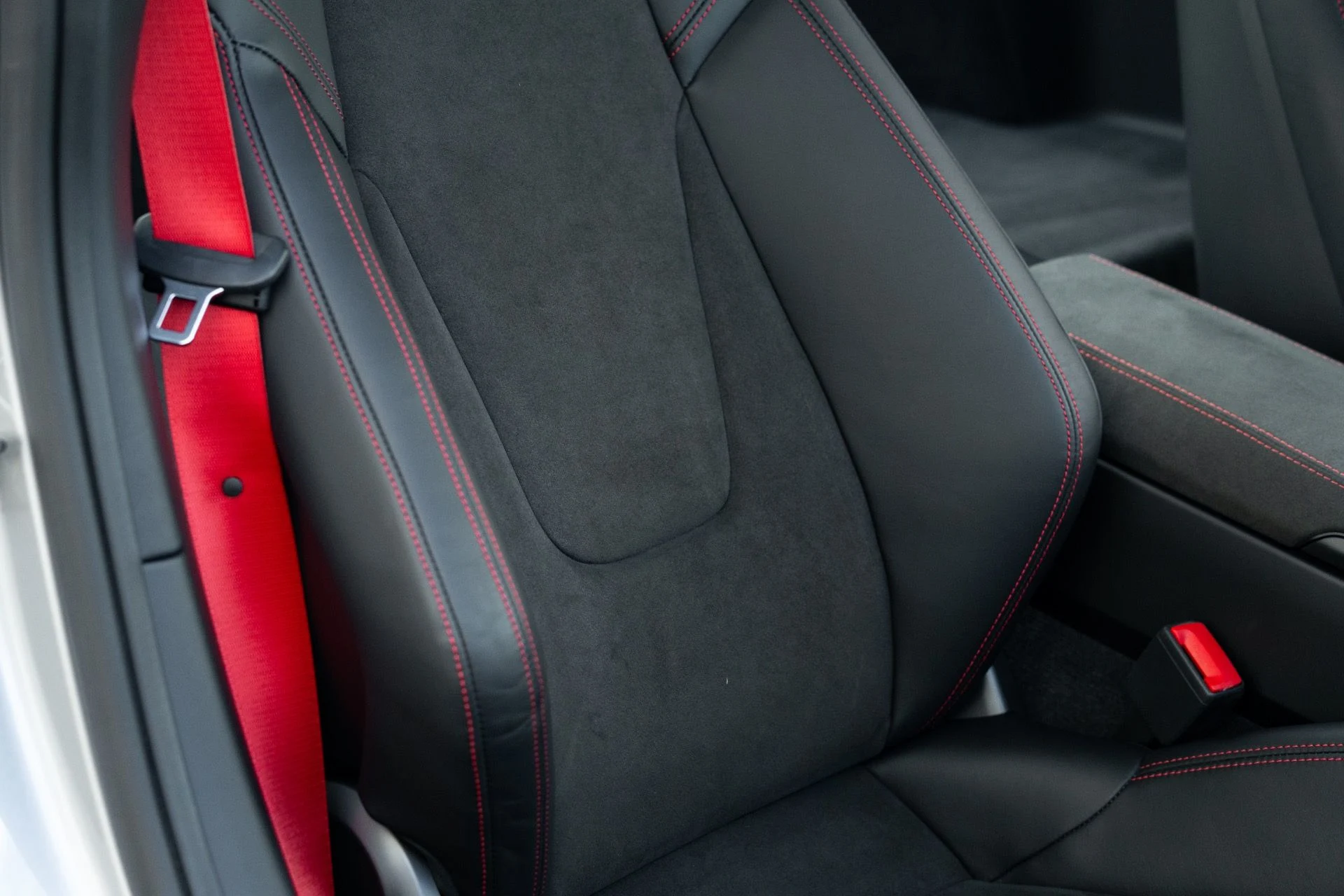 mph055_3462763073_Used_2022_Porsche_911_GT_3_w_Touring_1769199513_e63fb01b32