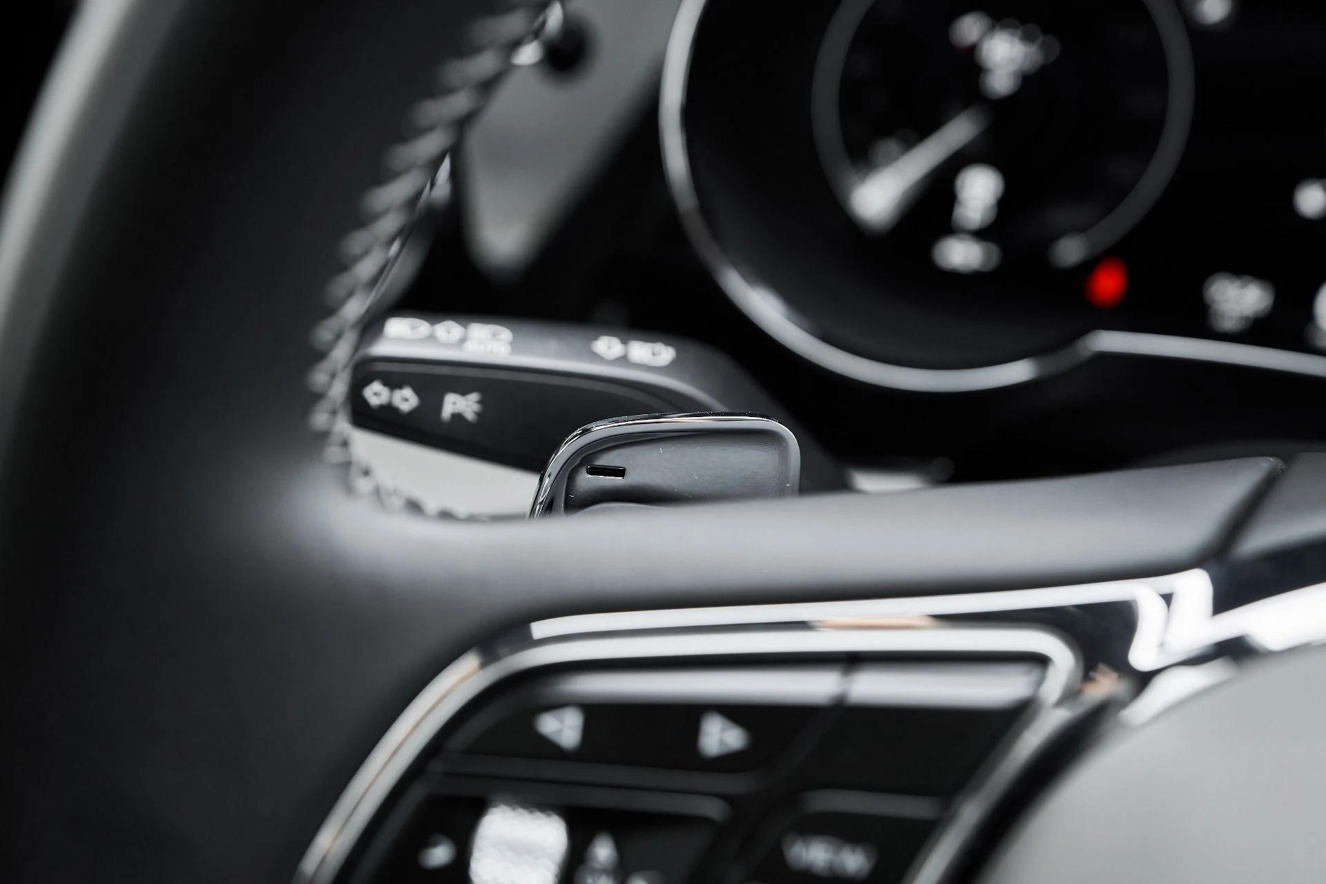 mph055_3502512143_Used_2023_Bentley_Bentayga_EWB_Azure_1763502559_5edb6c6531