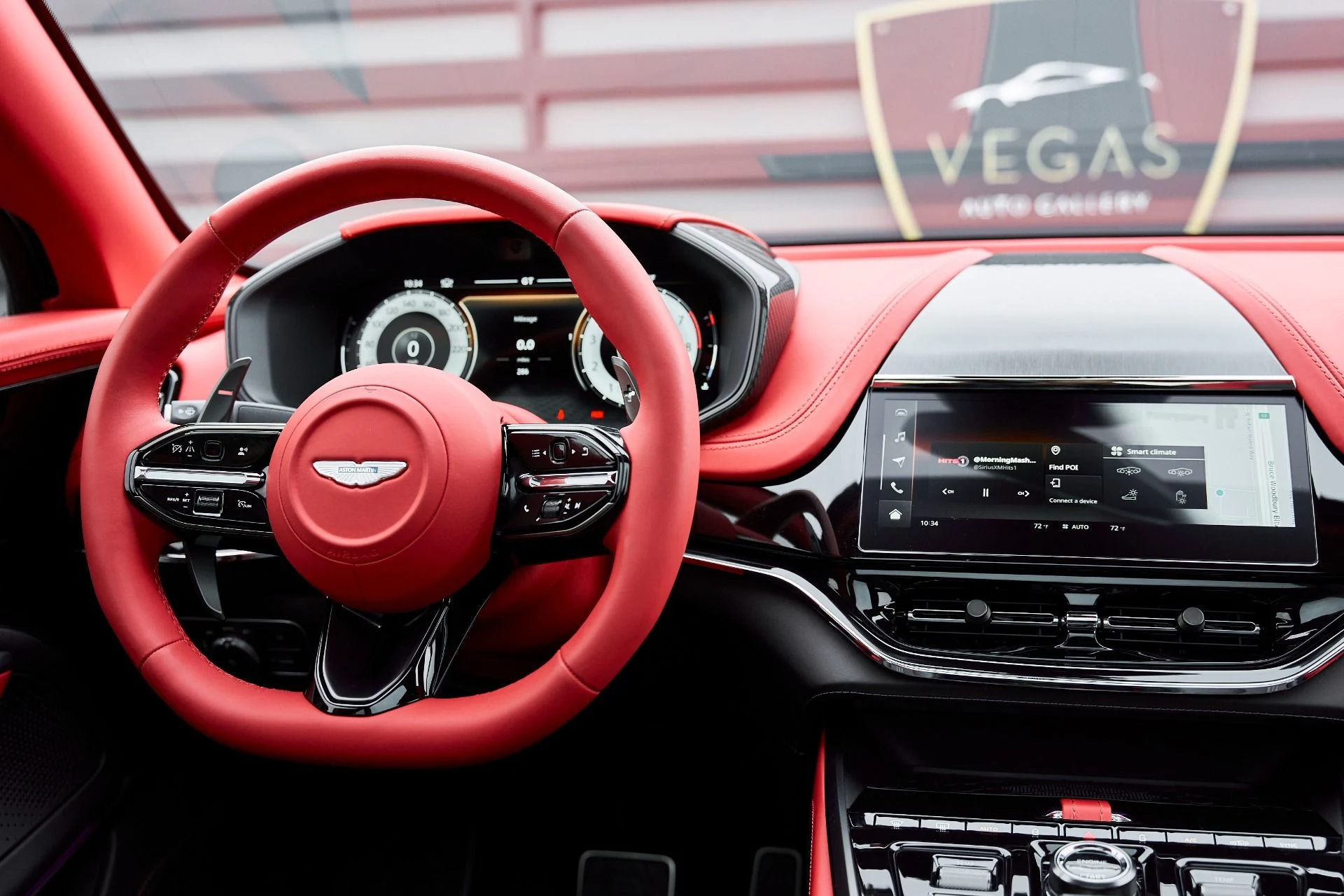 mph055_3504931816_Used_2025_Aston_Martin_DBX_707_1766785392_908a8102a5