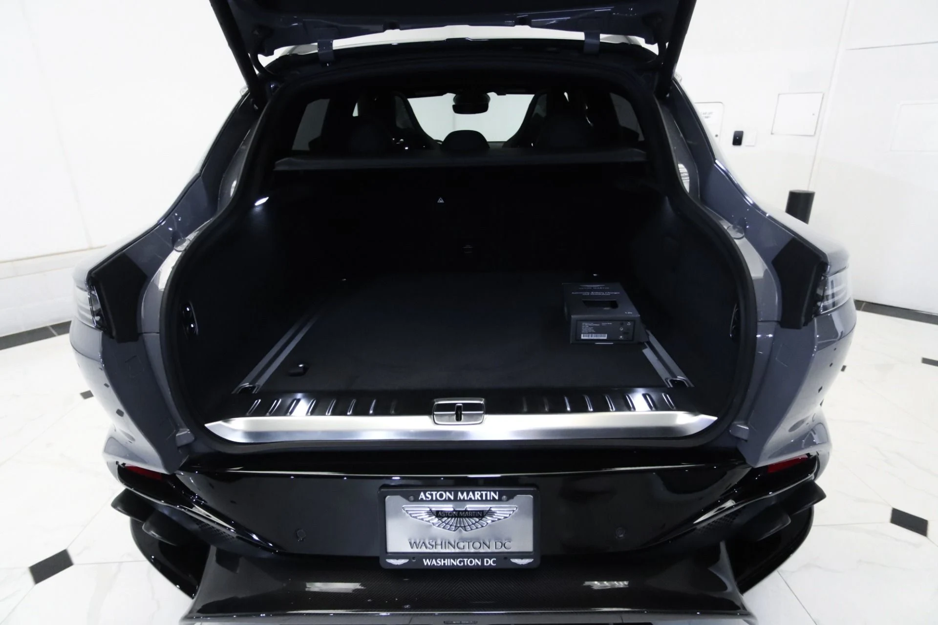 mph055_3540554600_Used_2023_Aston_Martin_DBX_707_1744811439_141df87fdf
