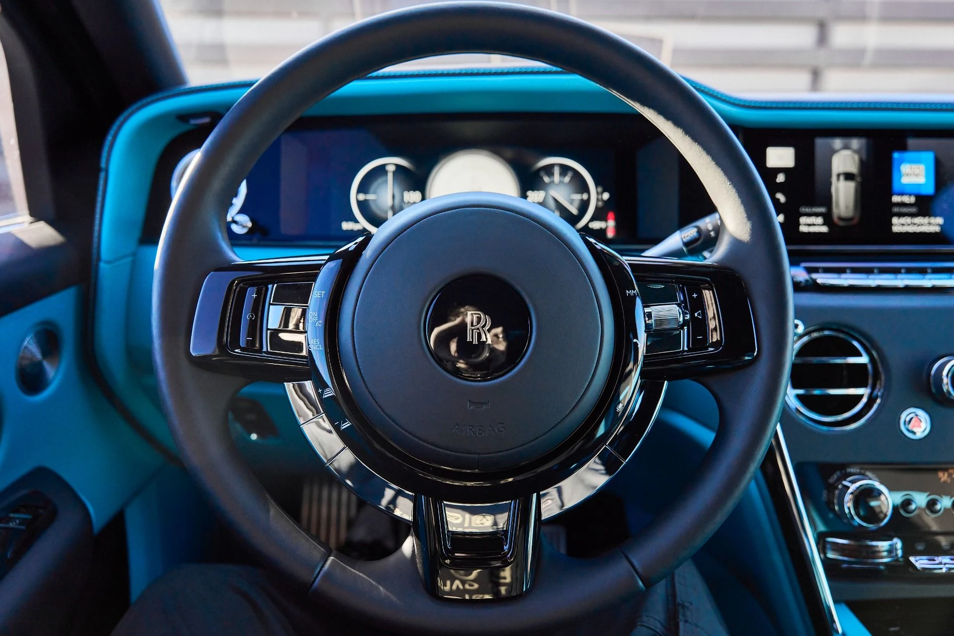 mph055_3549822574_Used_2025_Rolls_Royce_Cullinan_Base_1767668896_342dd7deb7