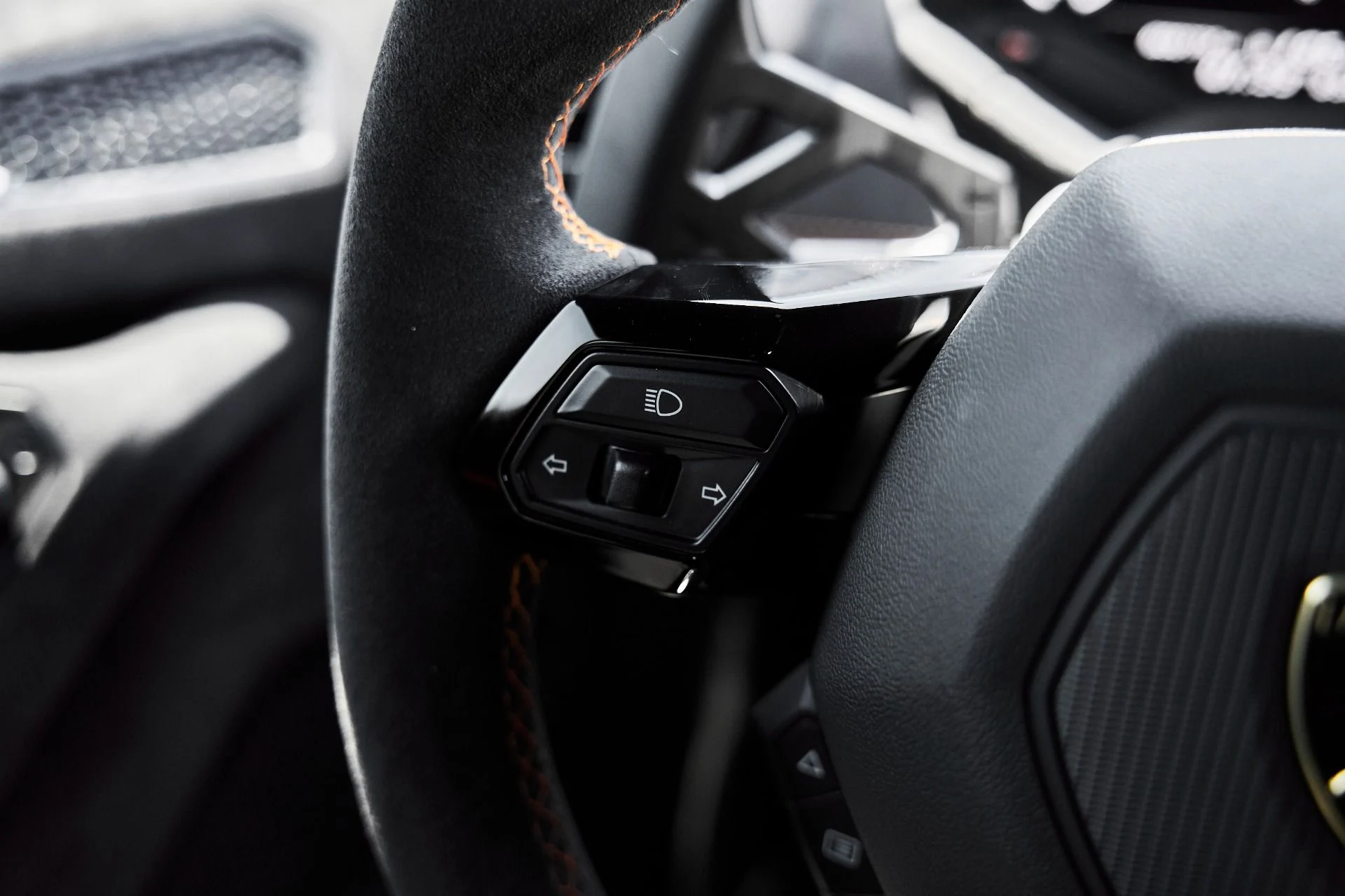 mph055_3565032258_Used_2023_Lamborghini_Huracan_Sterrato_Base_1776823487_f0a84c0f75