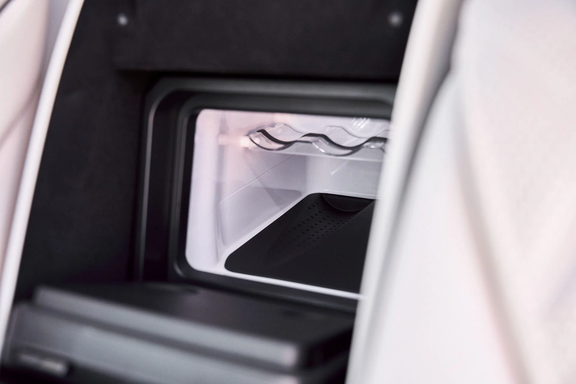 mph055_3581356473_Used_2025_Mercedes_Benz_EQS_Maybach_EQS_680_1773365890_1693e56ce0