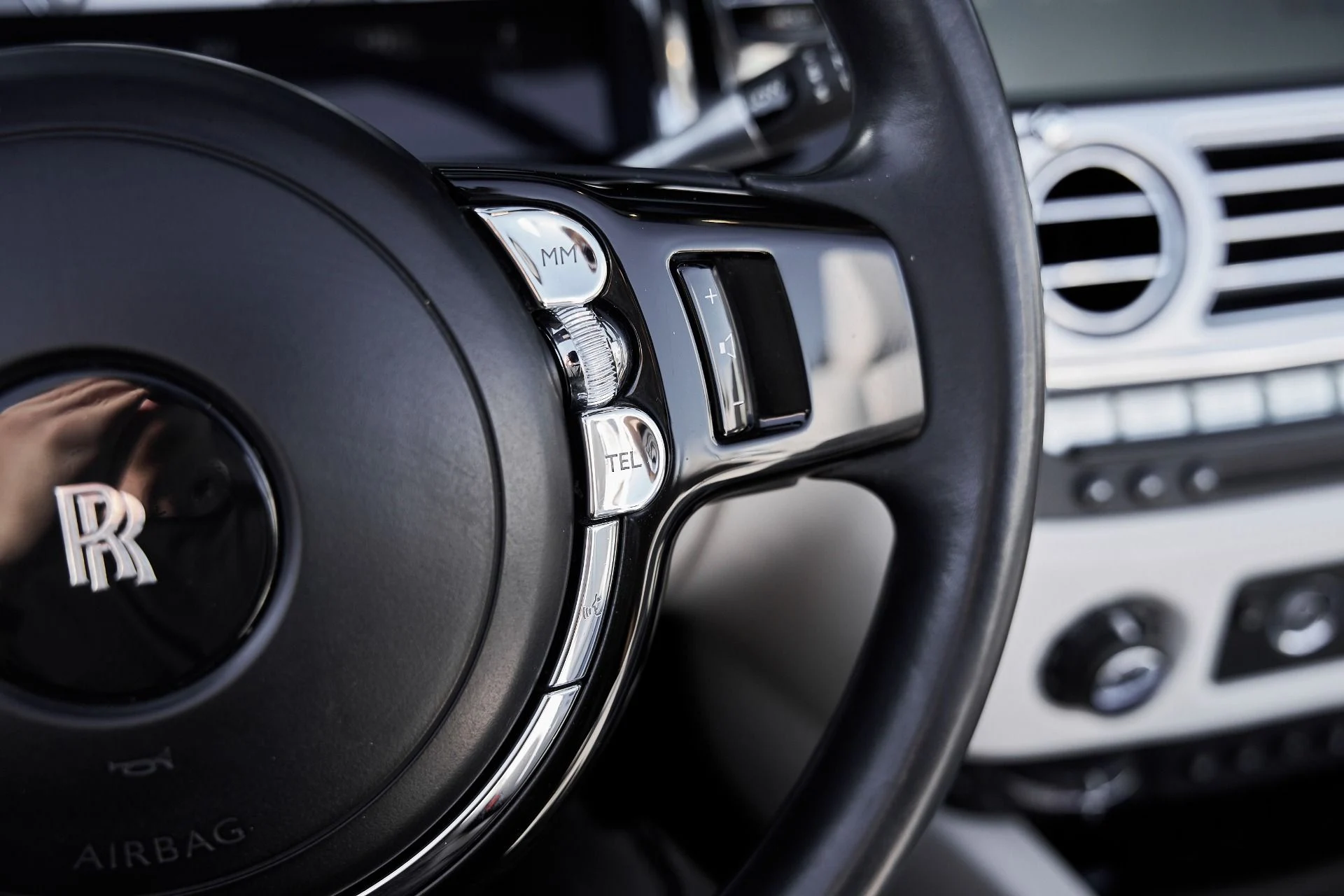 mph055_3584696251_Used_2016_Rolls_Royce_Dawn_Base_1770086767_40f8dc56bc