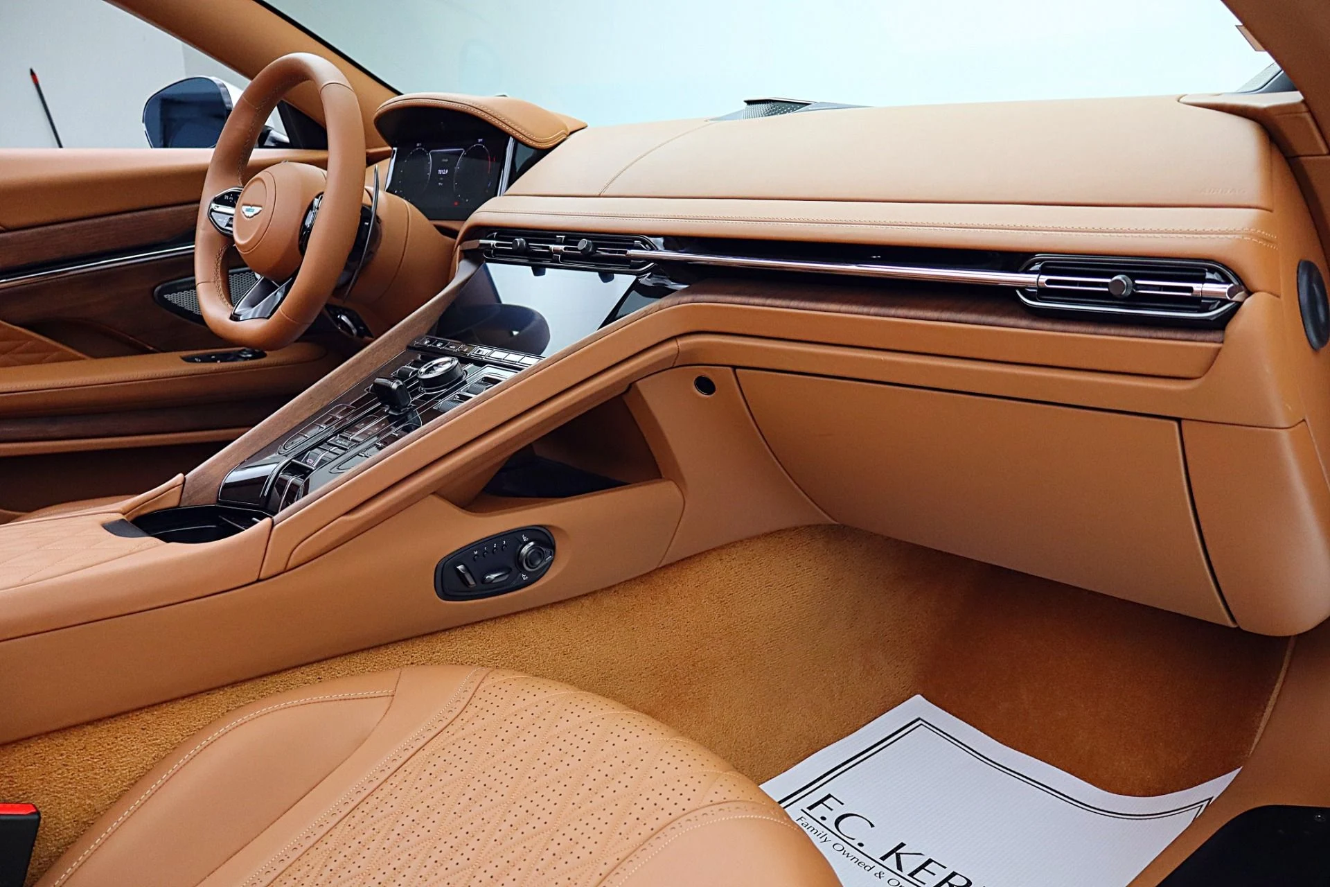 mph055_3615725604_Used_2024_Aston_Martin_DB_12_Volante_8d85885182