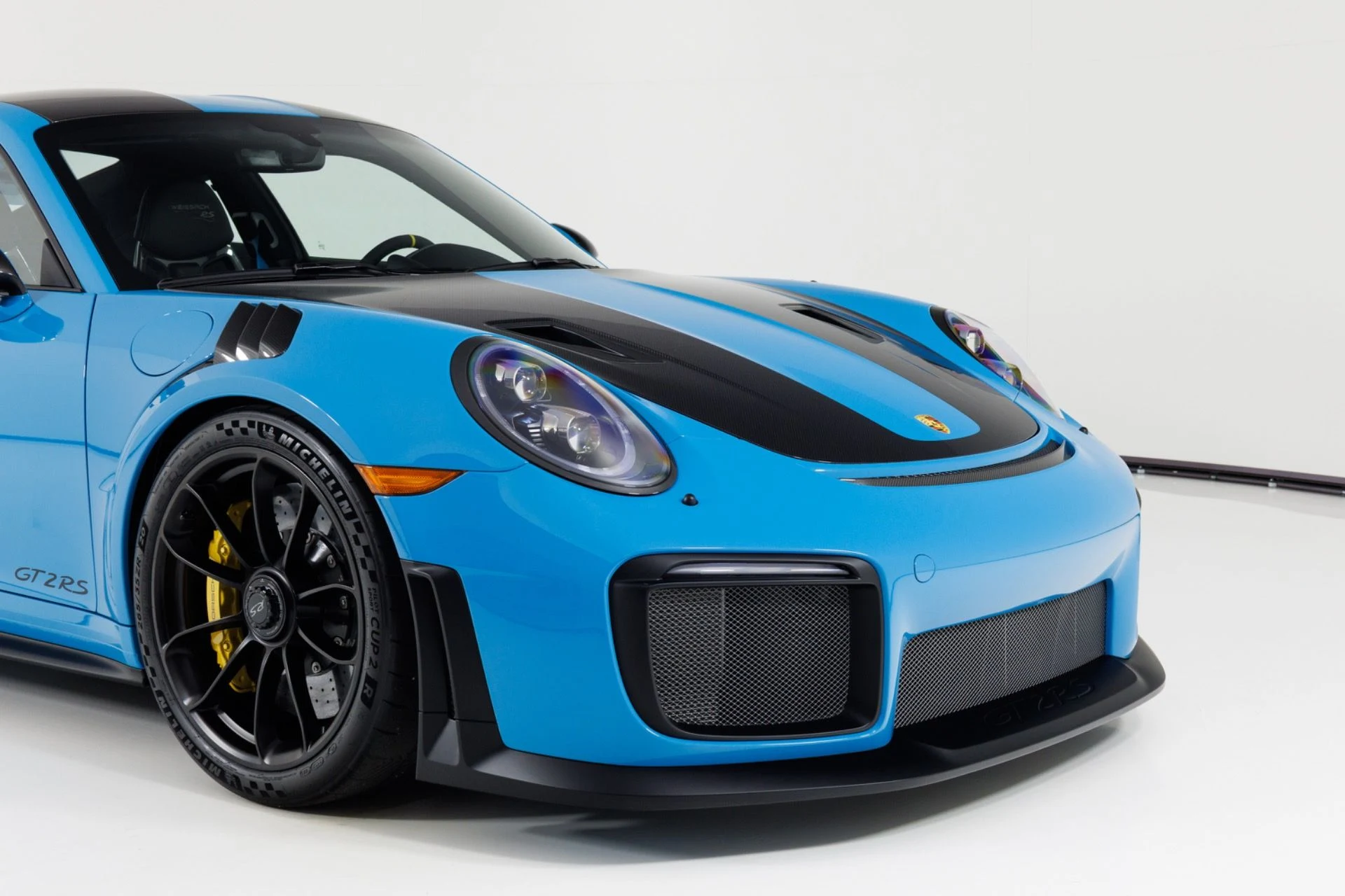 mph055_3630232786_Used_2019_Porsche_911_GT_2_RS_1792013918_ee07eebf4a