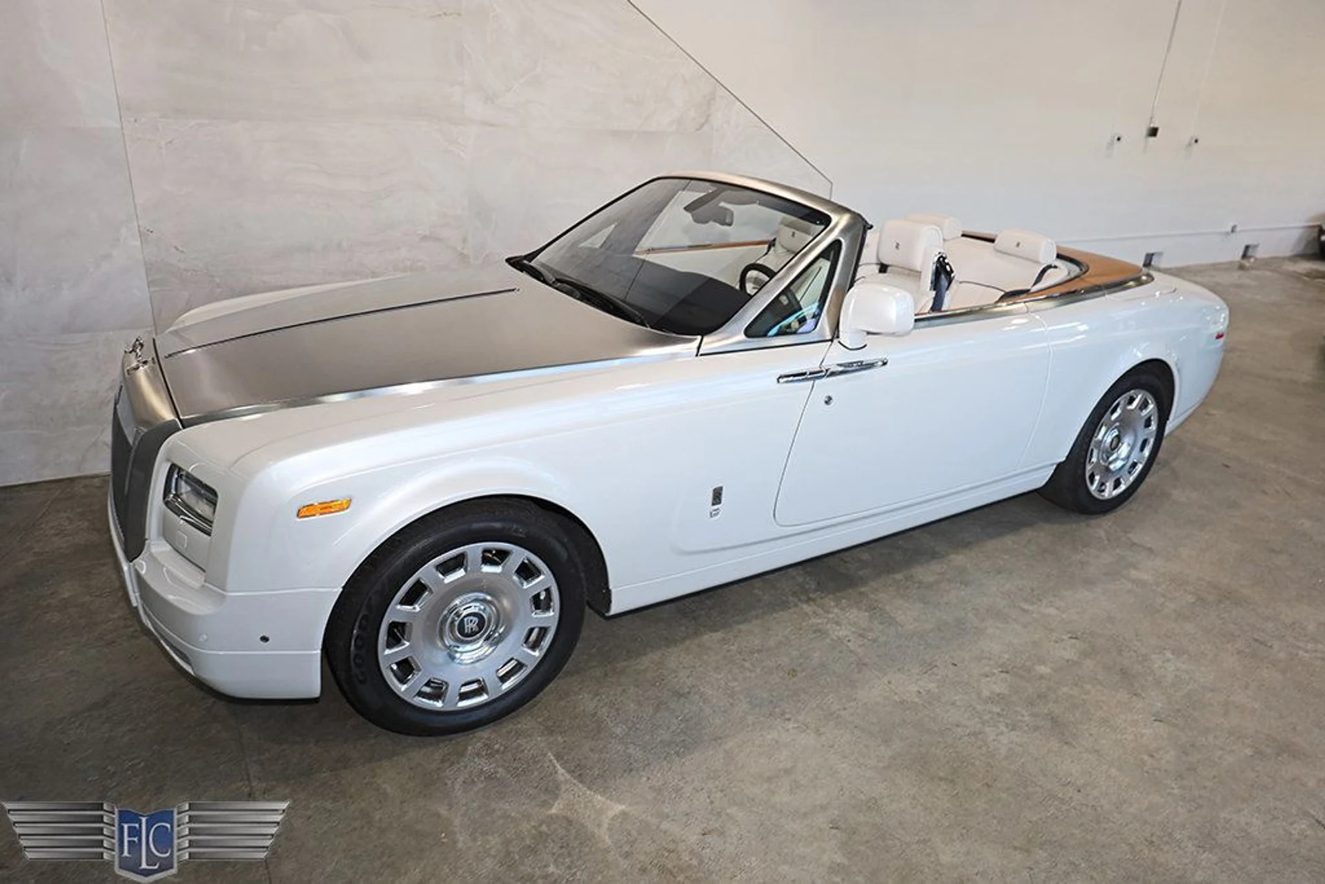 mph055_3653097032_used_2017_rolls_royce_phantom_dropheadcoupe_9689_22945304_56_1024_713d47d6de