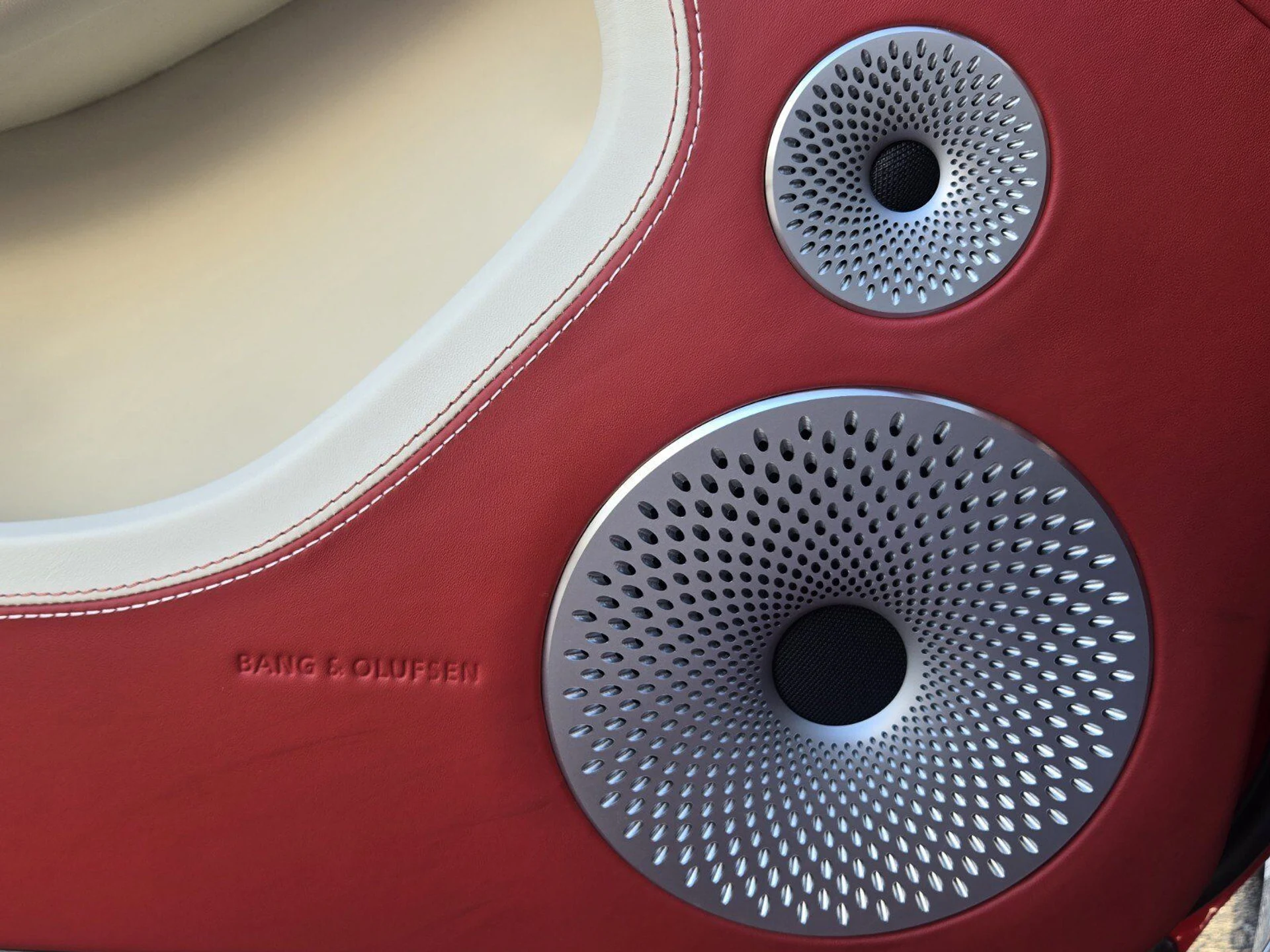 mph055_3700153994_c0529abbf5659b9b1fdd69623528852cx_e28f385c90