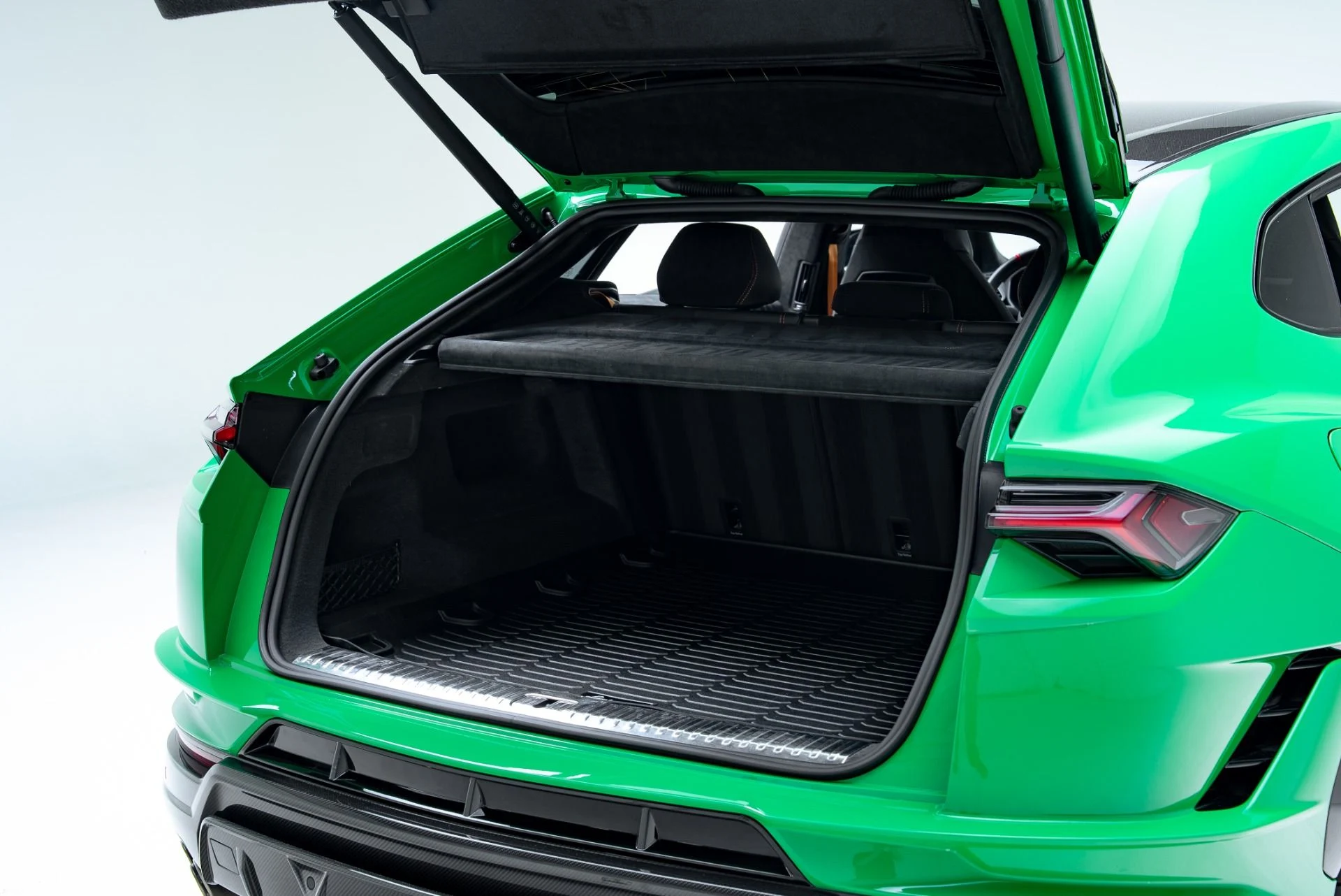 mph055_370702279_Used_2023_Lamborghini_Urus_Performante_1776977952_e358cd3d4f