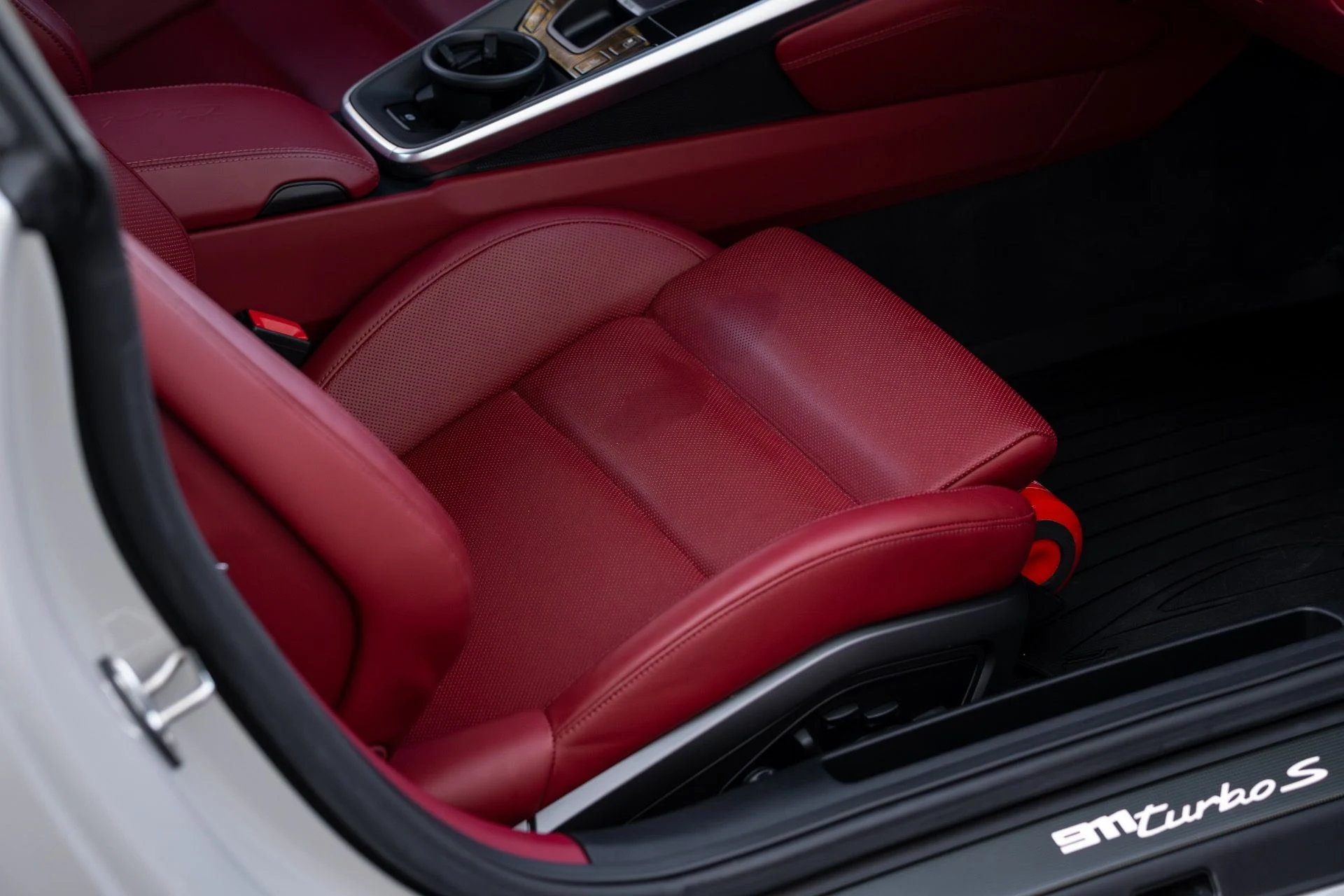 mph055_3726669393_Used_2022_Porsche_911_Turbo_S_1770440096_438720e371