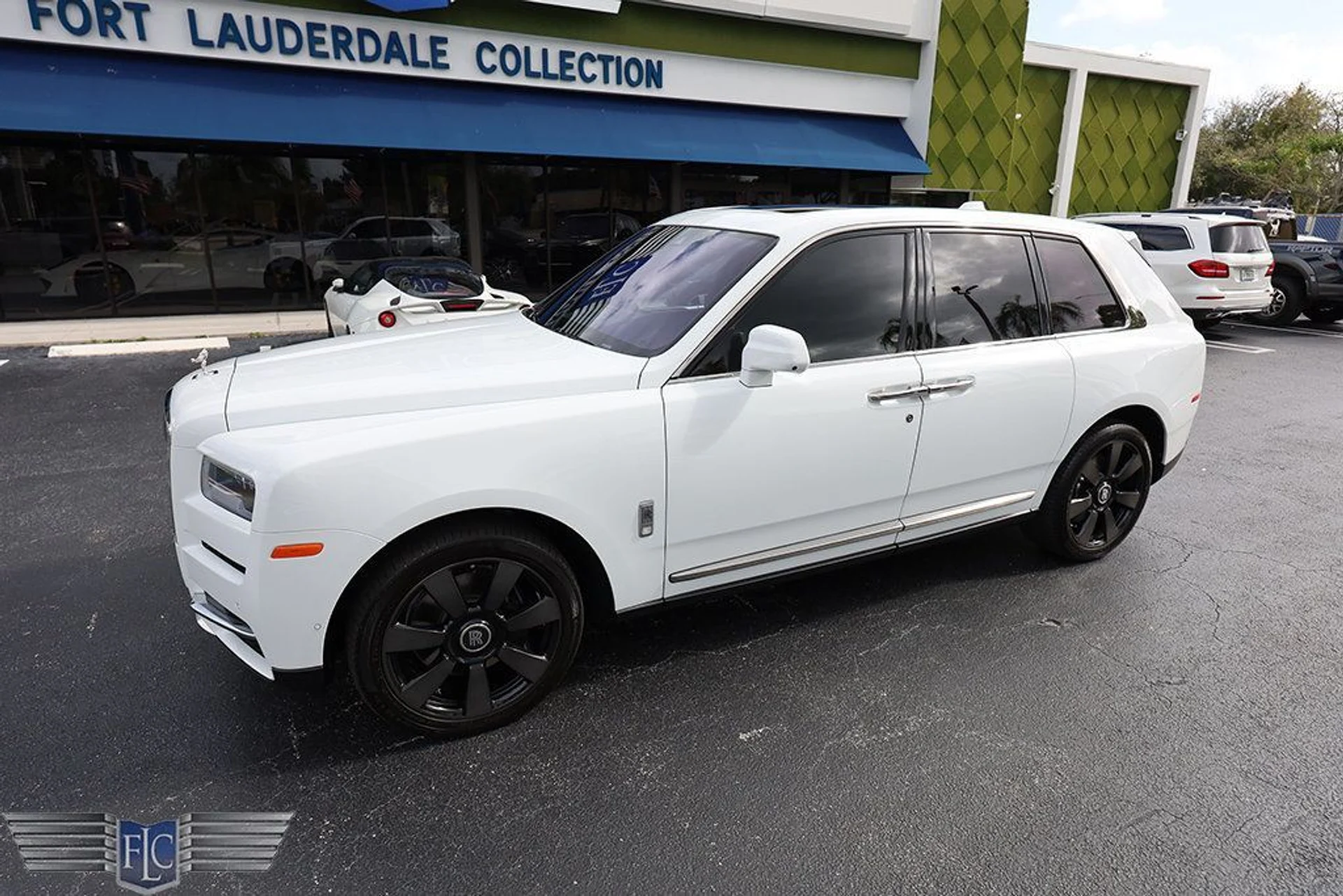mph055_3743715955_used_2019_rolls_royce_cullinan_sportutility_6305_22963693_56_1024_d3f337b468
