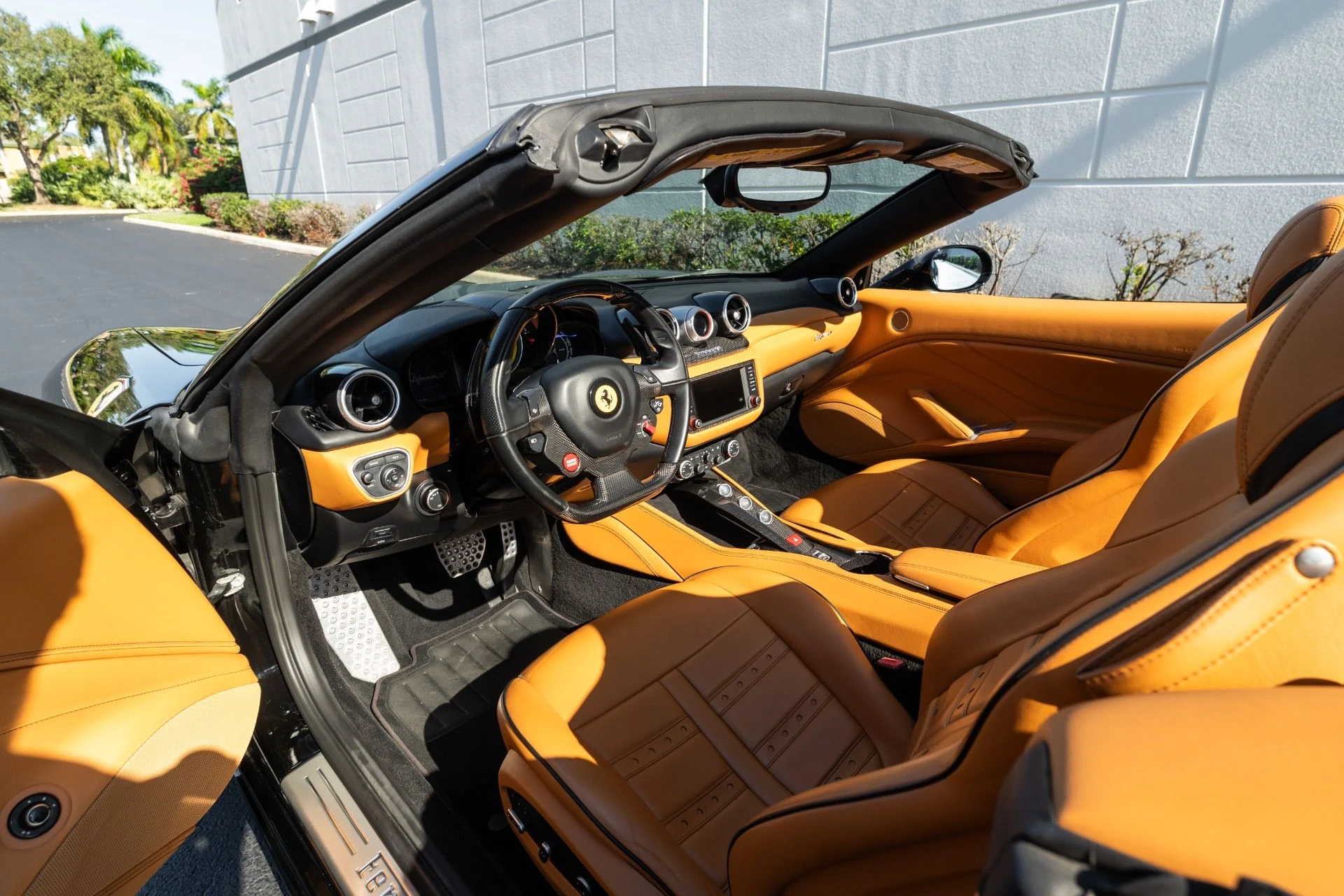mph055_3771385759_Used_2017_Ferrari_California_T_1767065452_6b90e739bc