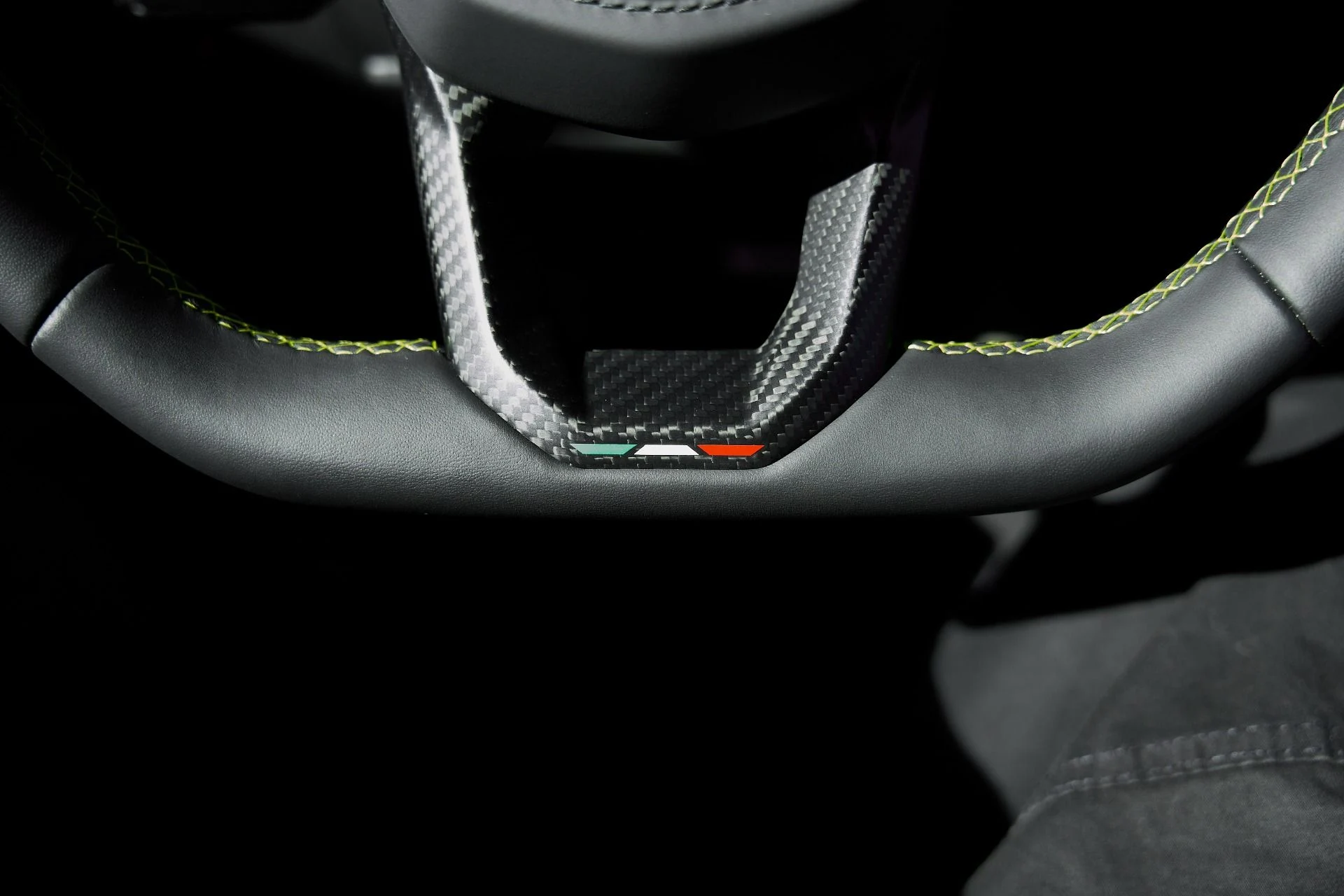 mph055_3783307251_Used_2025_Lamborghini_Revuelto_Base_1769824562_d925fb96a6