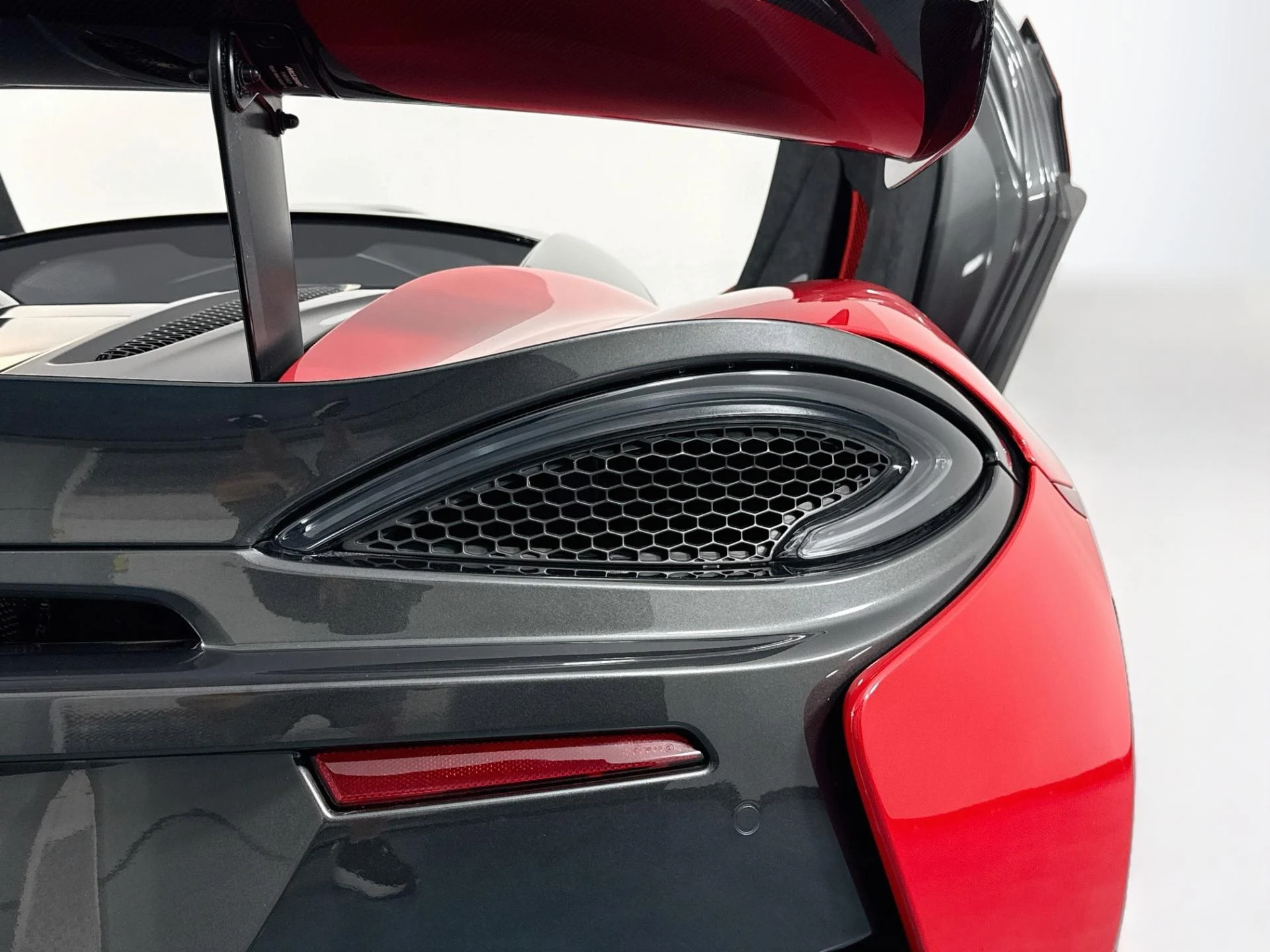 mph055_3790492315_Used_2020_Mc_Laren_620_R_1787114664_51c32378ce