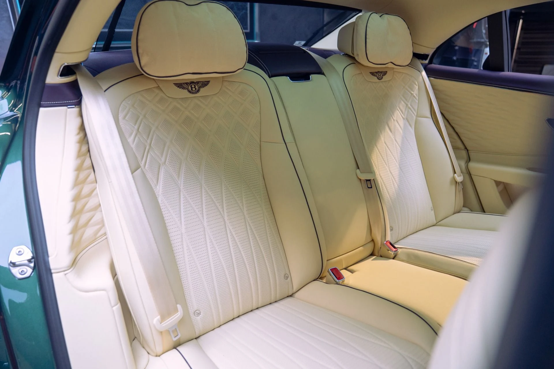 mph055_3790717489_Used_2022_Bentley_Flying_Spur_V8_1790700947_167e9526fd
